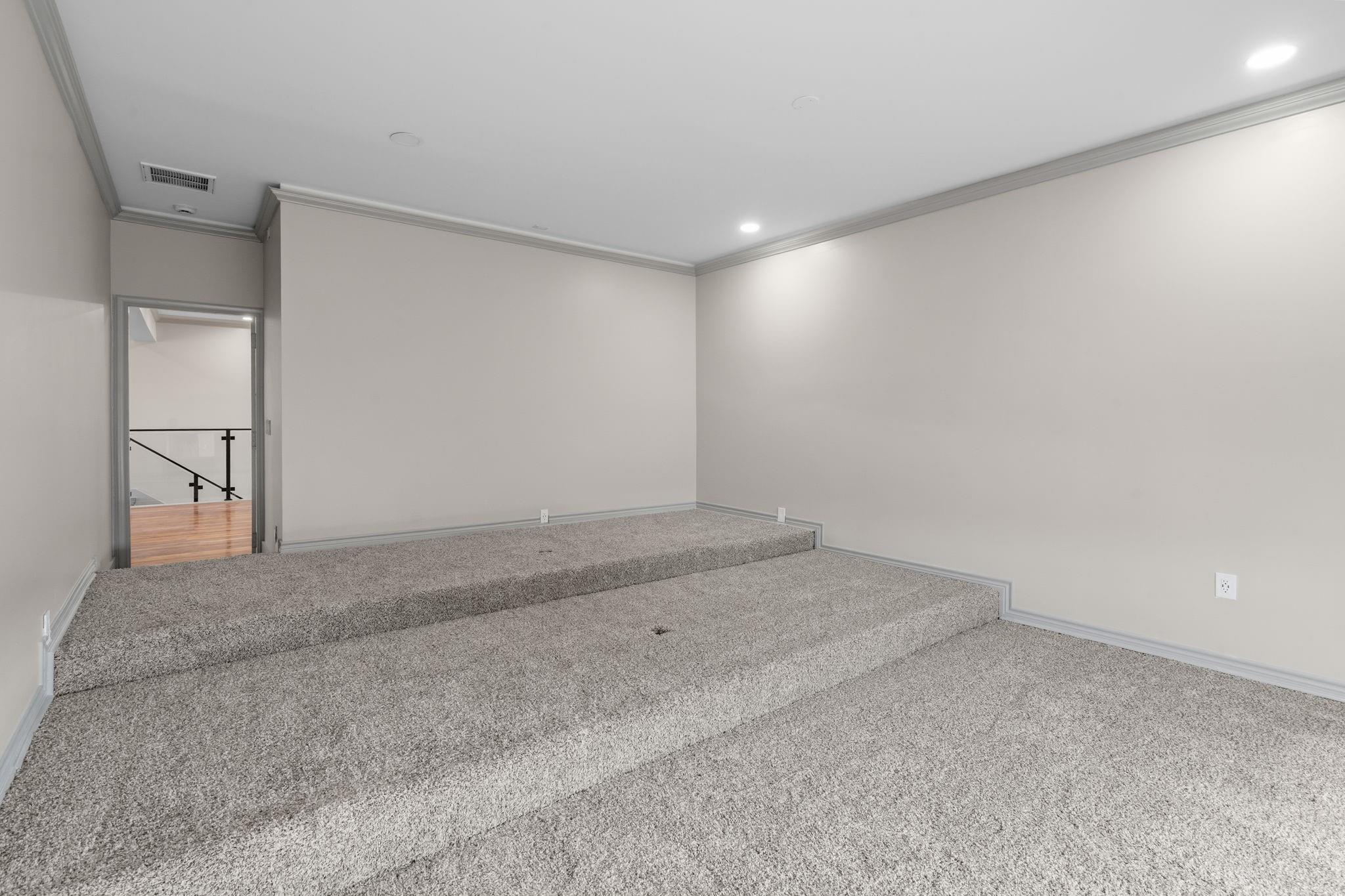 703 Leaning Oak Trail