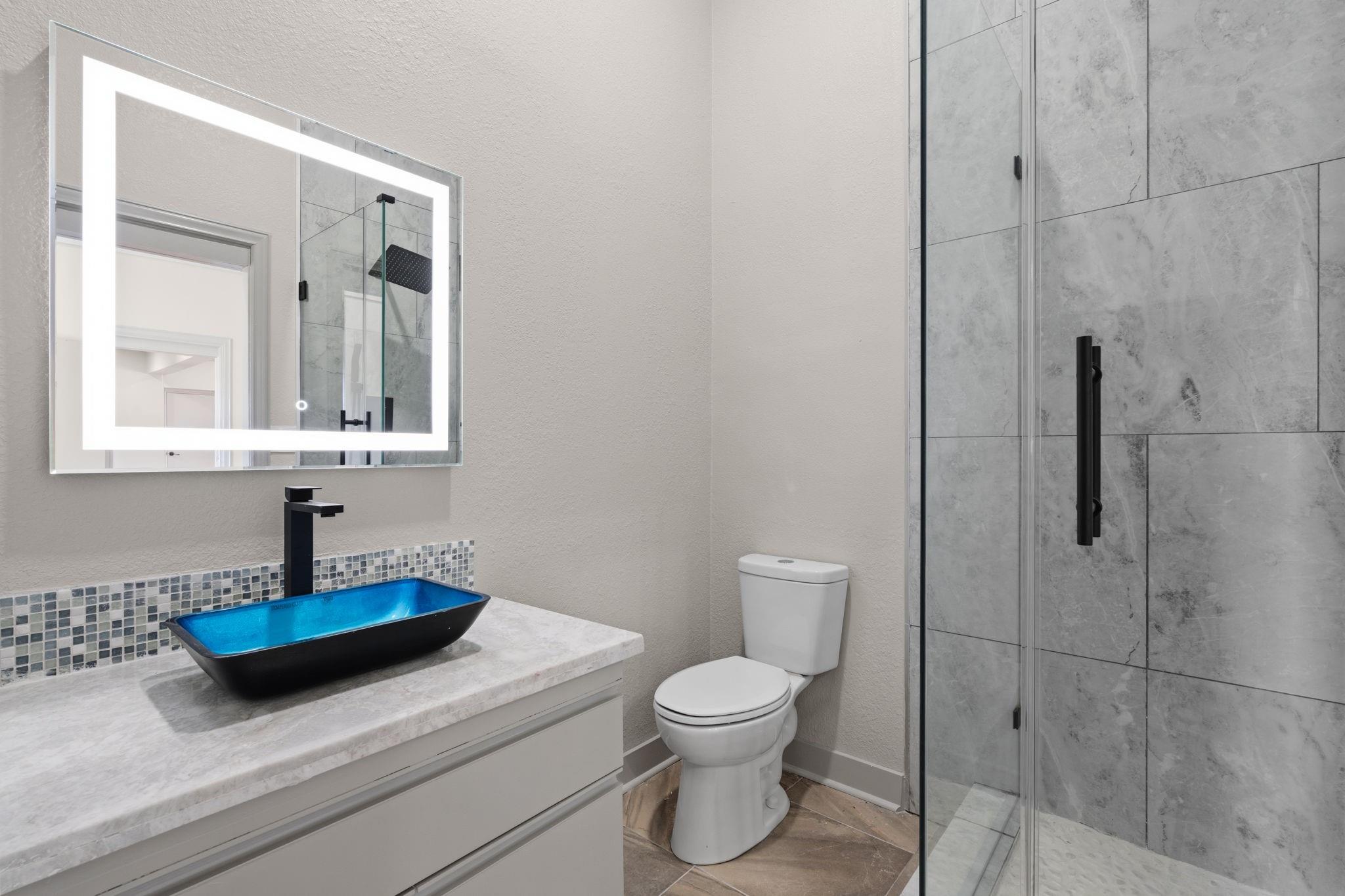 703 Leaning Oak Trail