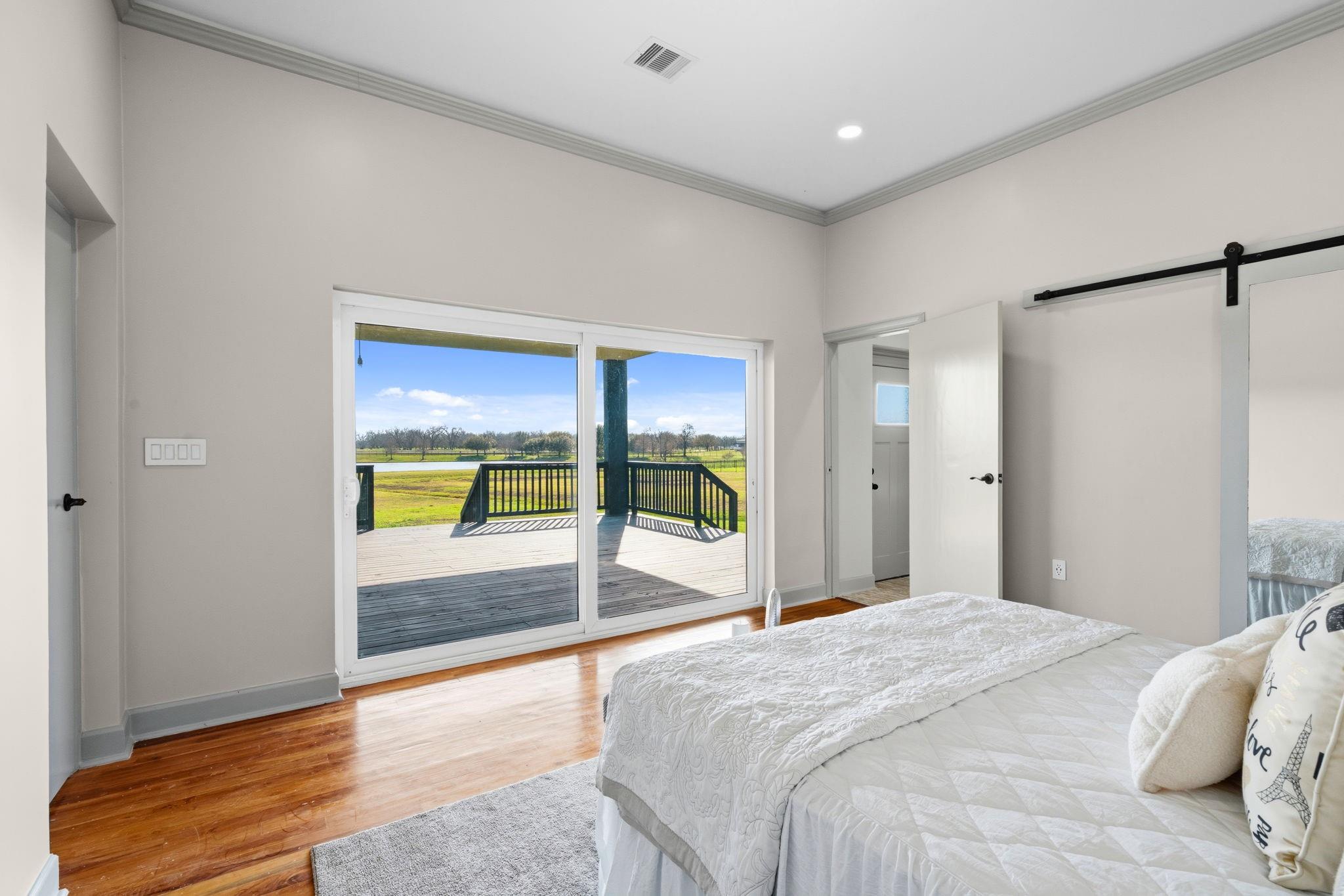 703 Leaning Oak Trail