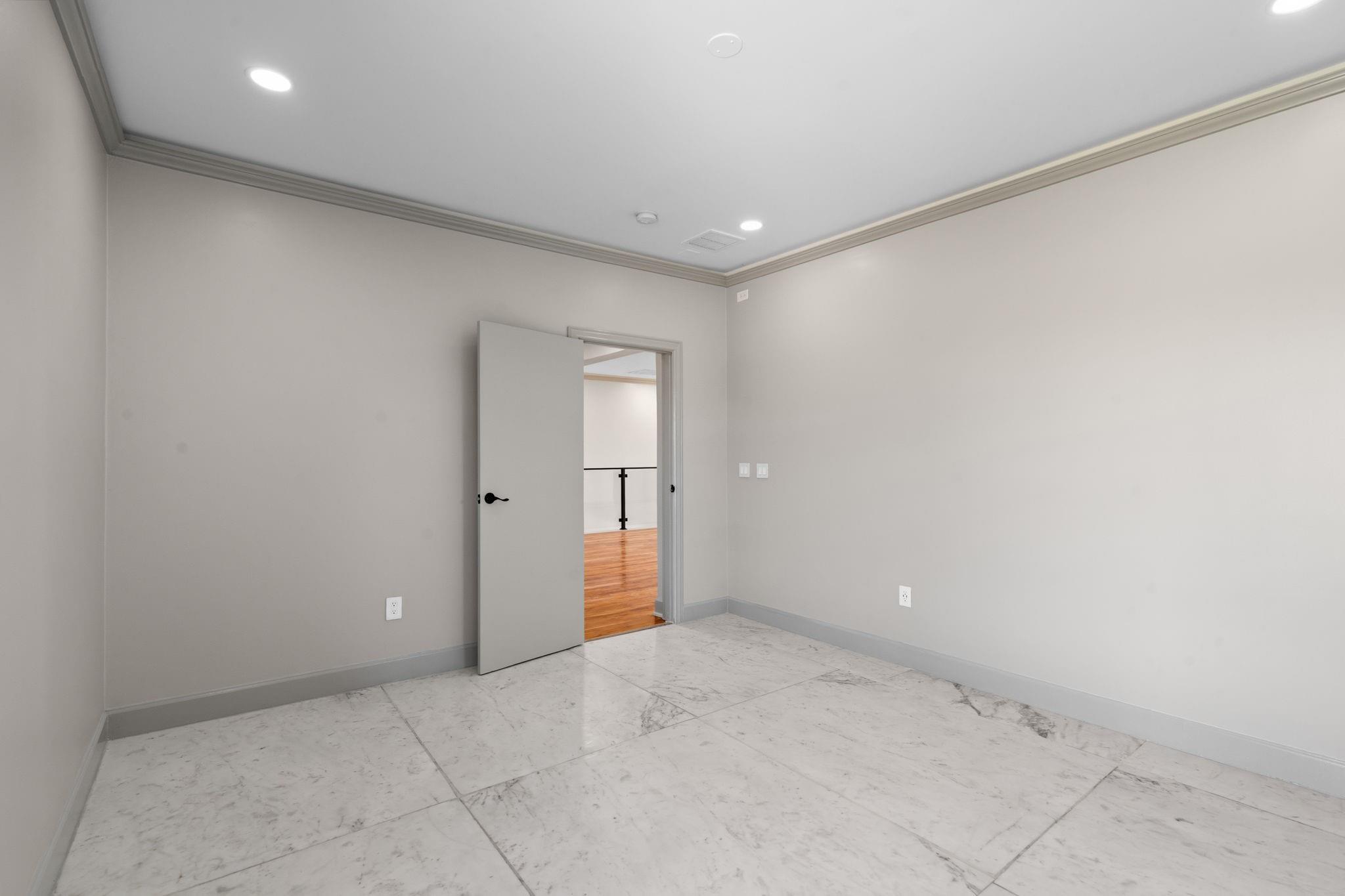 703 Leaning Oak Trail