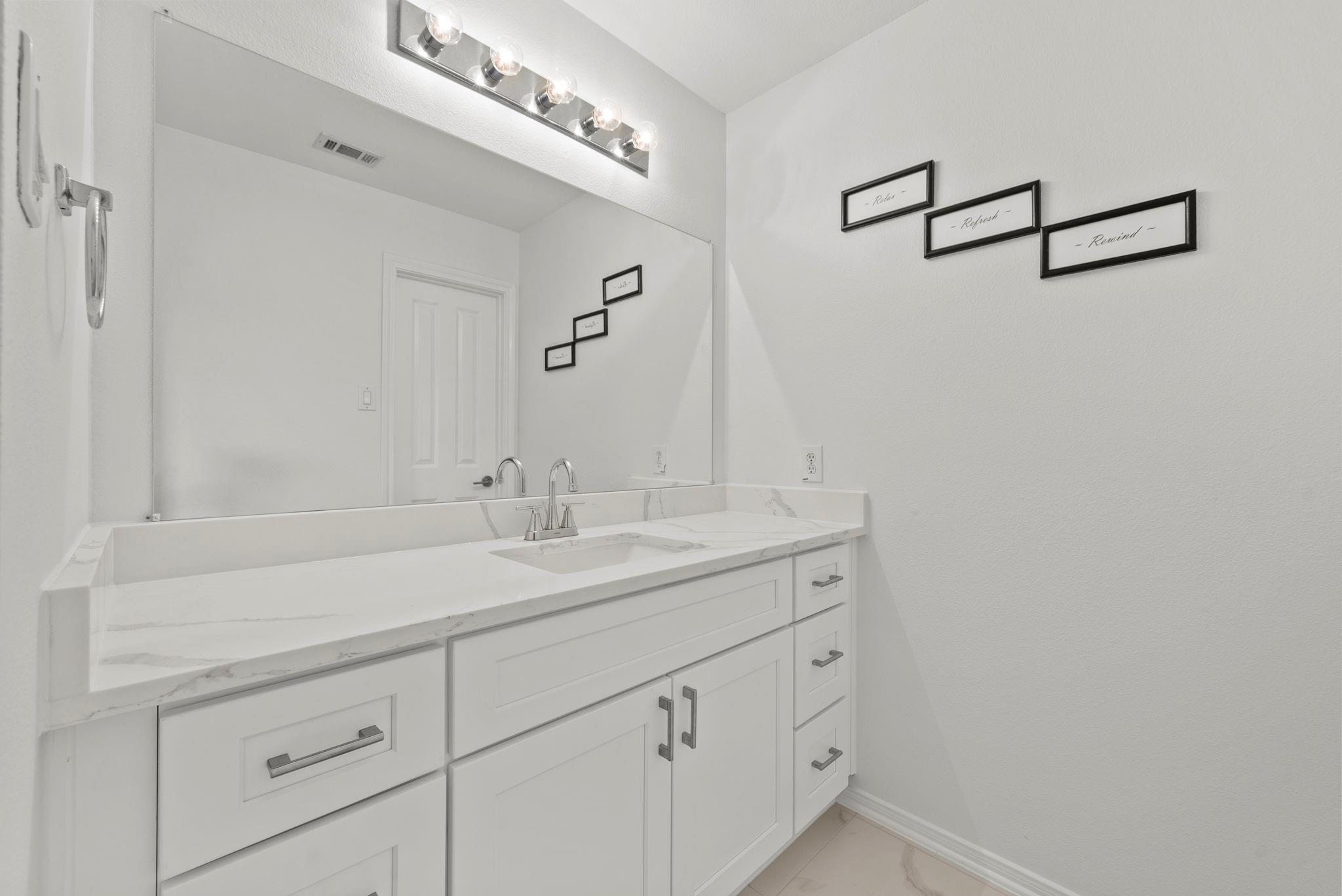 7122 Tessa Lakes Court