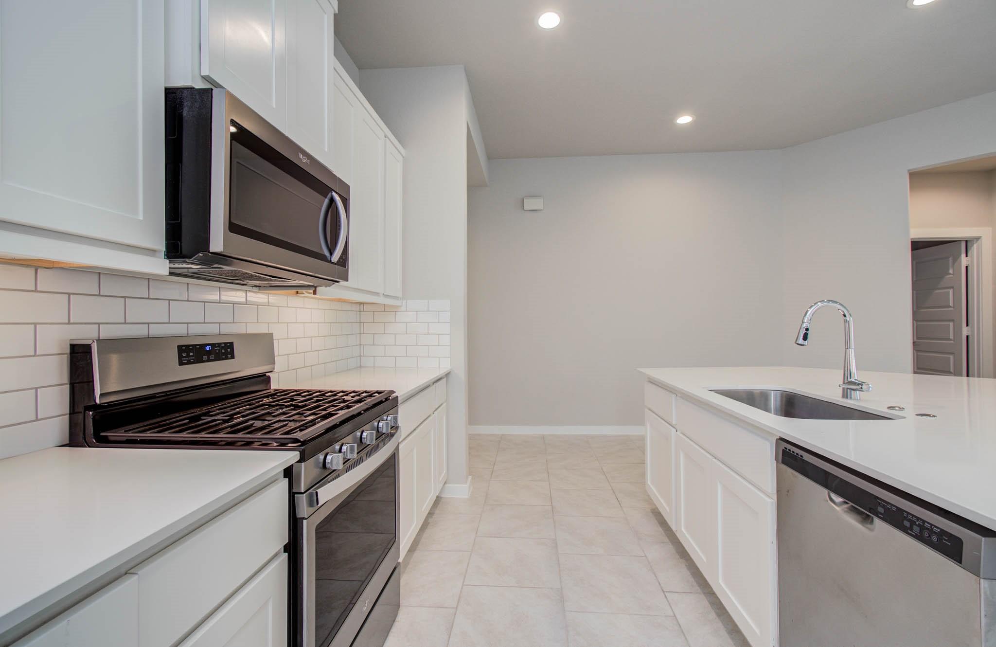 28511 Eli Eagle Street