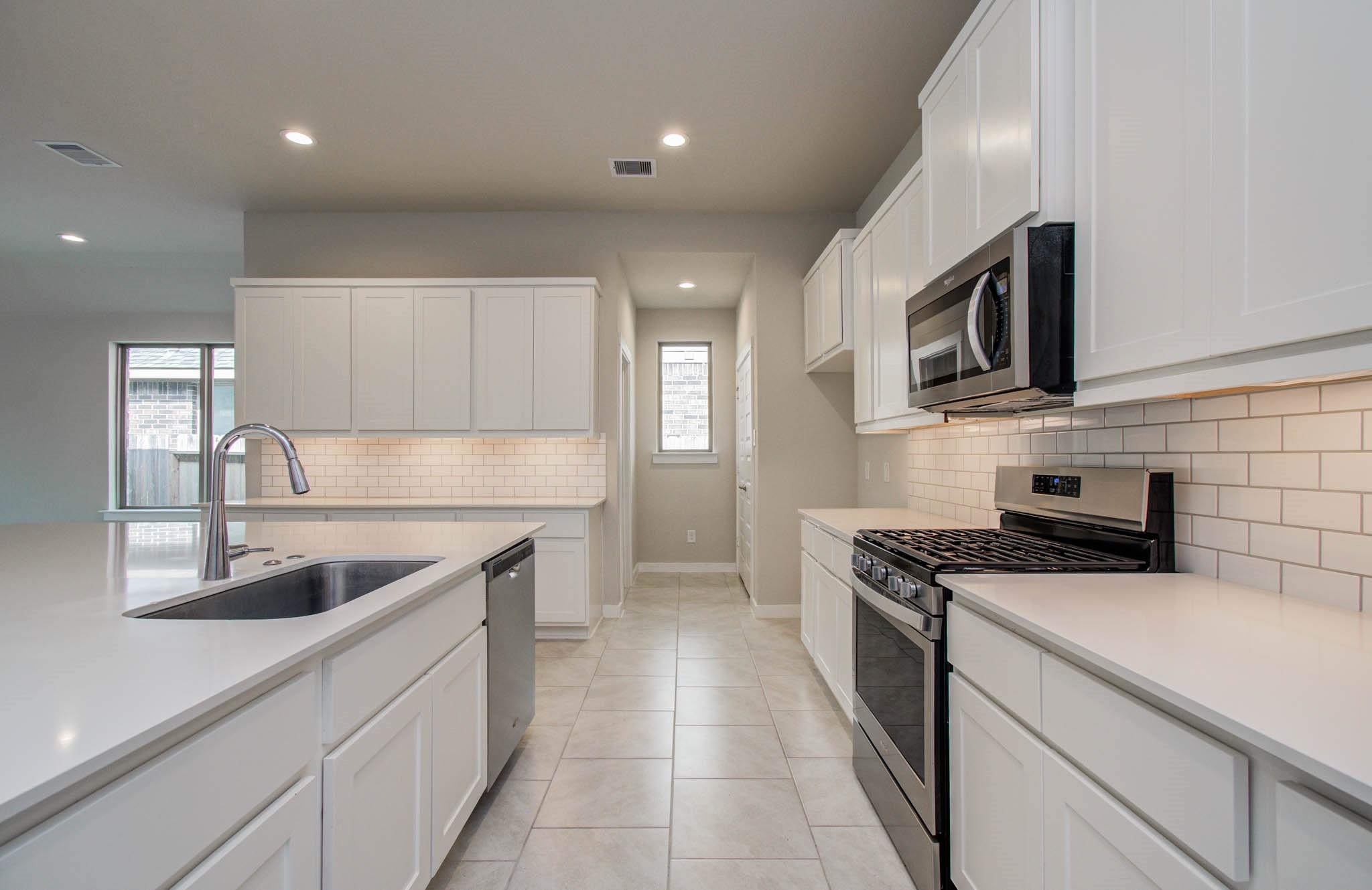 28511 Eli Eagle Street