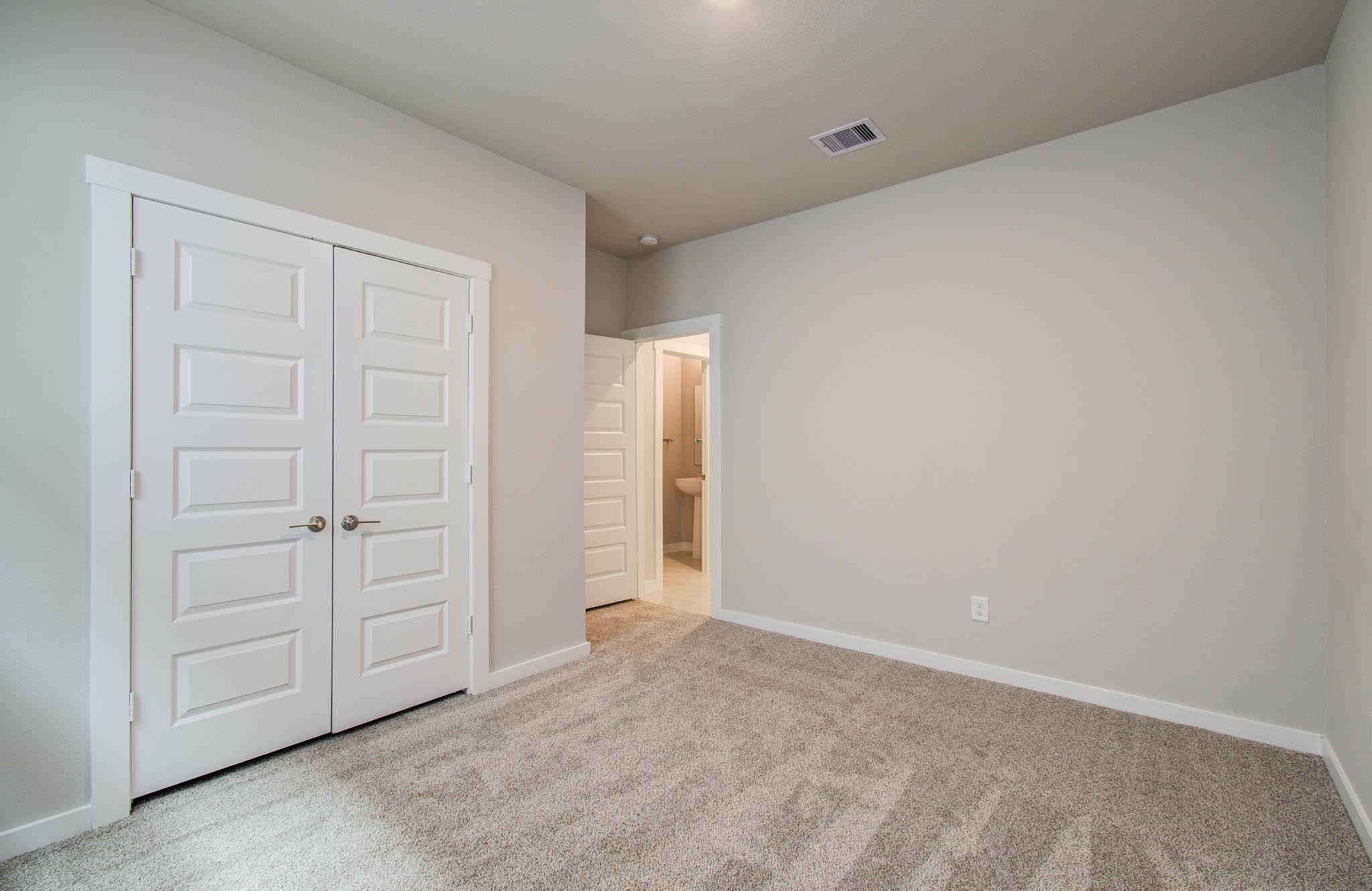 28511 Eli Eagle Street