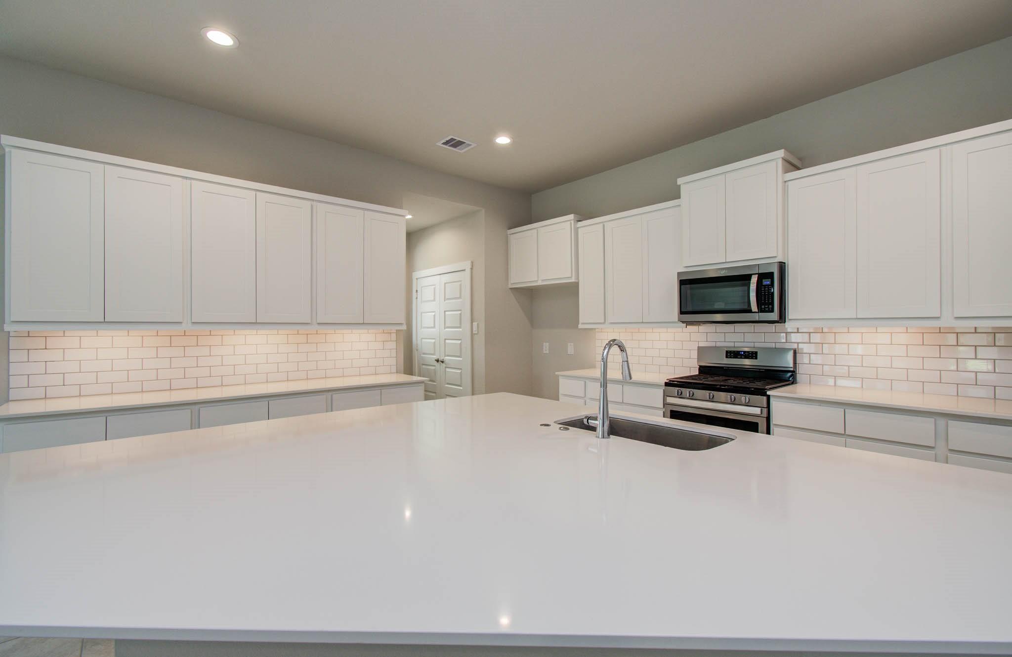 28511 Eli Eagle Street