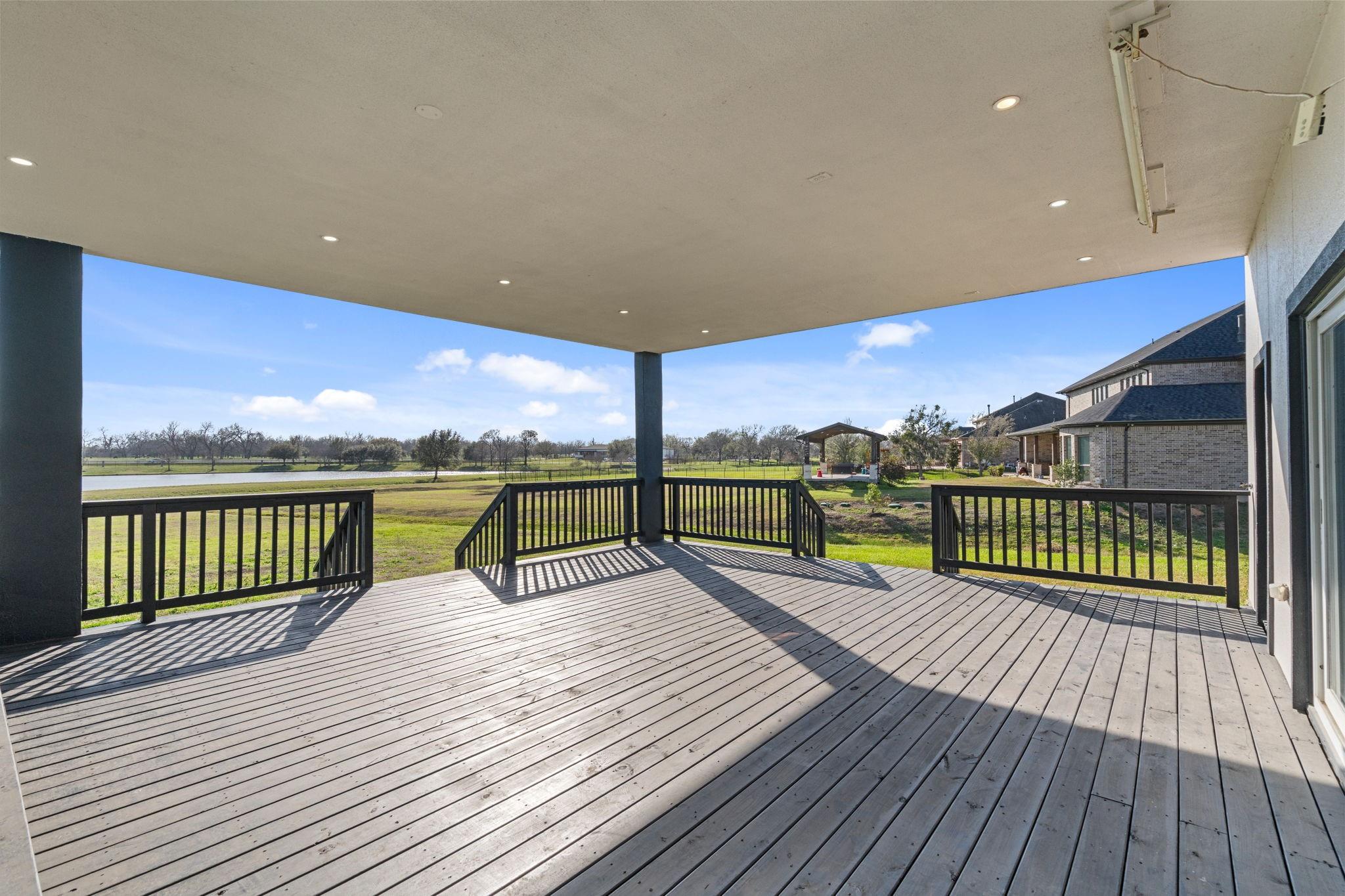 703 Leaning Oak Trail