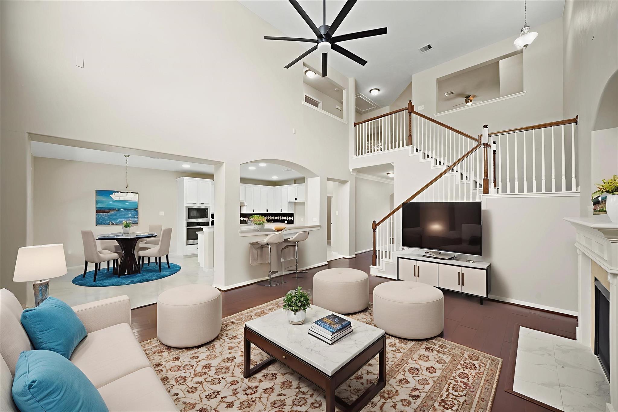 714 Coggins Point Way