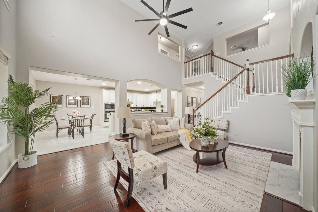 714 Coggins Point Way