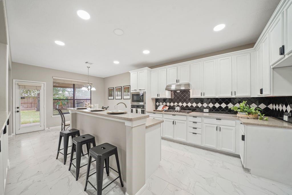 714 Coggins Point Way