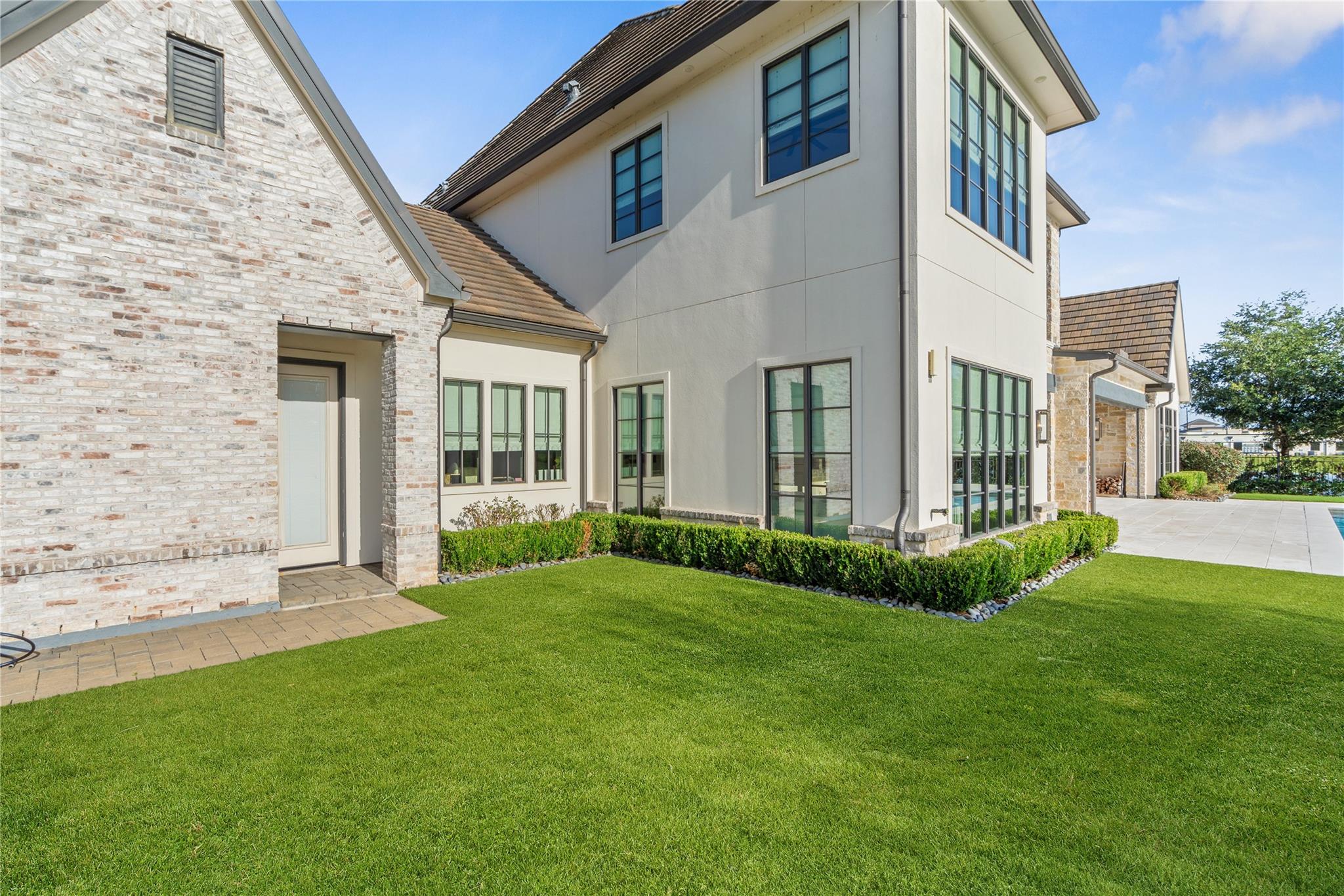 6 Enclave Manor Drive