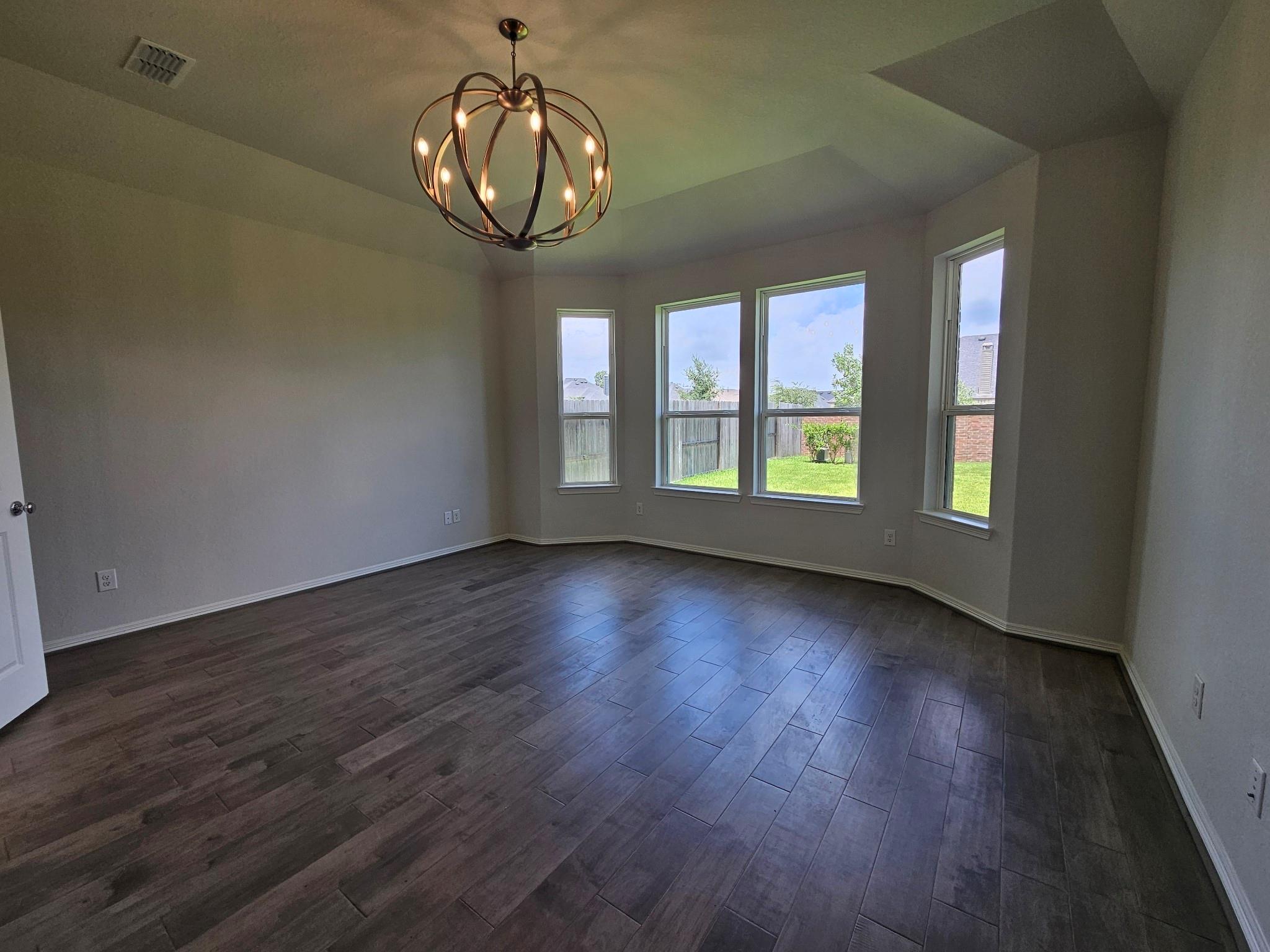 2414 Manor Valley Lane