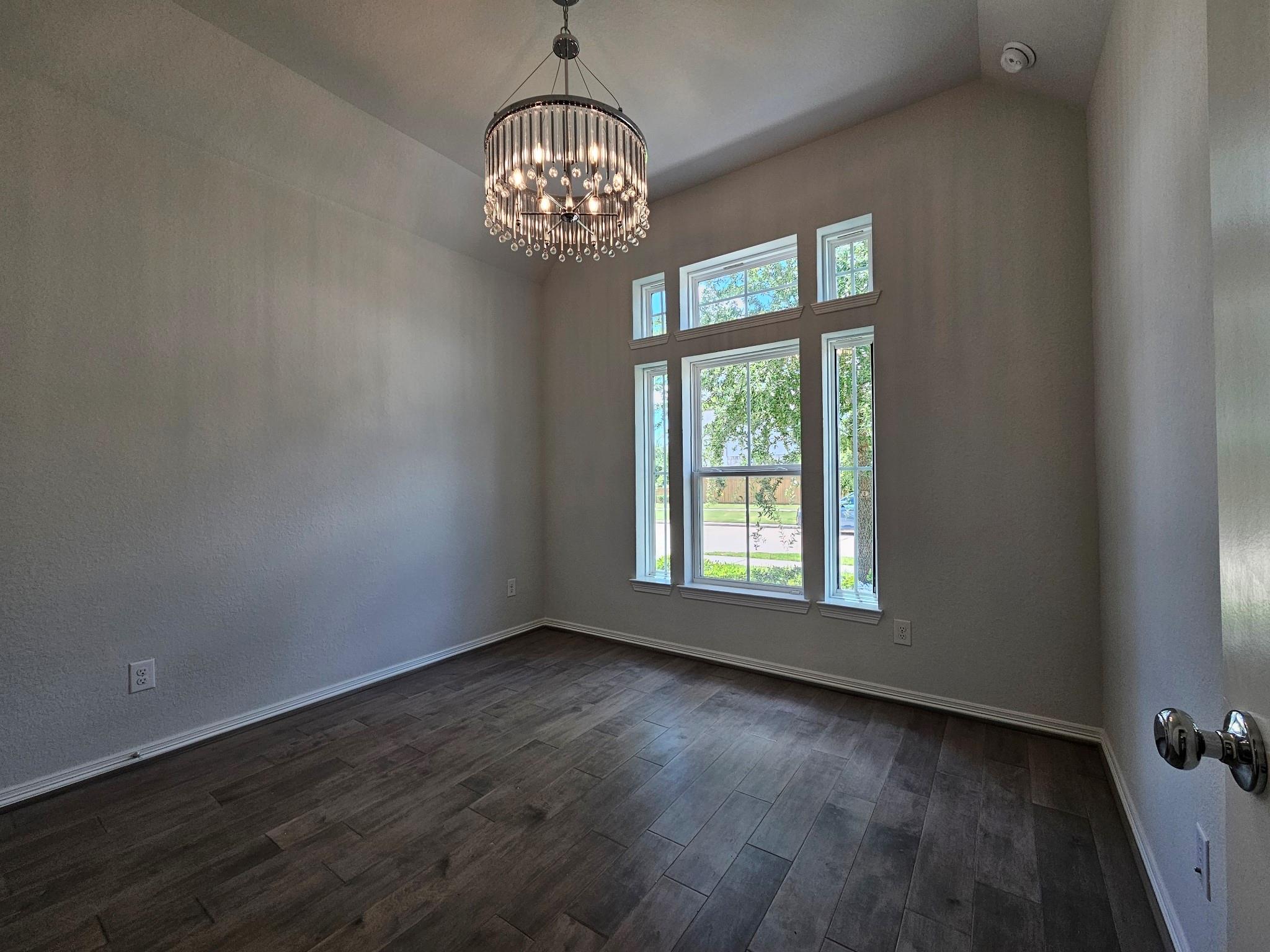 2414 Manor Valley Lane