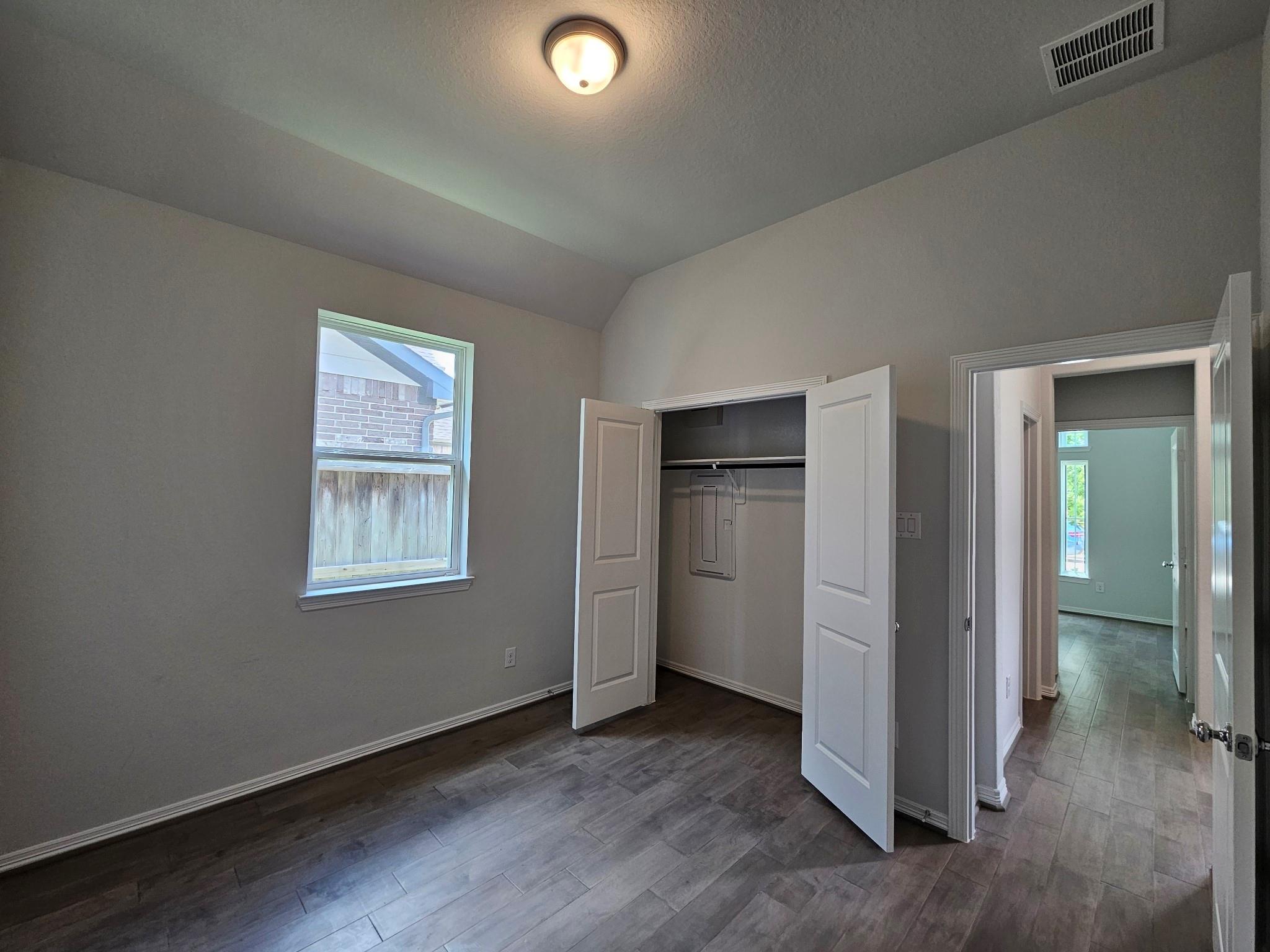 2414 Manor Valley Lane