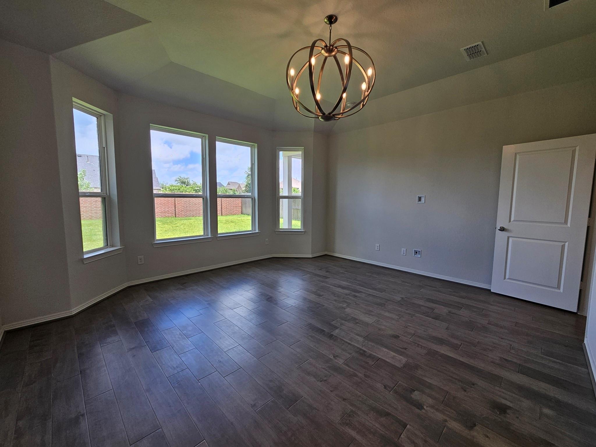 2414 Manor Valley Lane