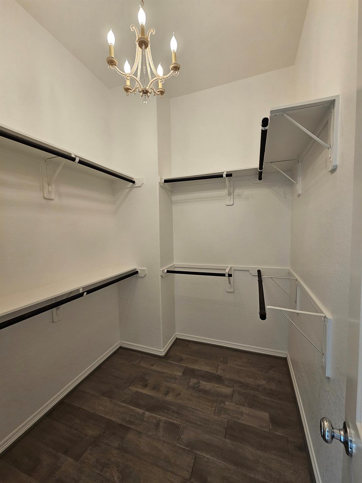 2414 Manor Valley Lane