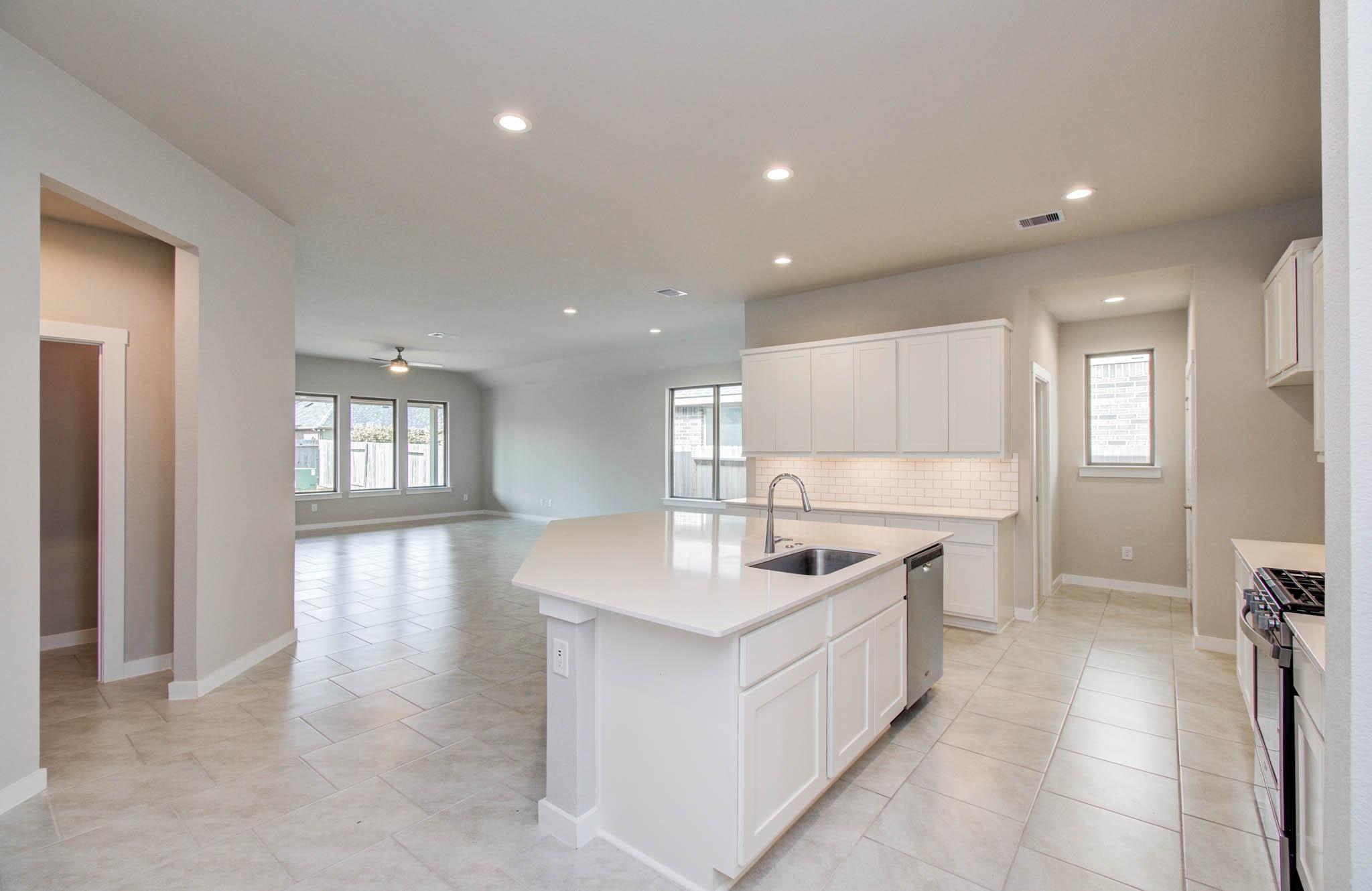 28511 Eli Eagle Street