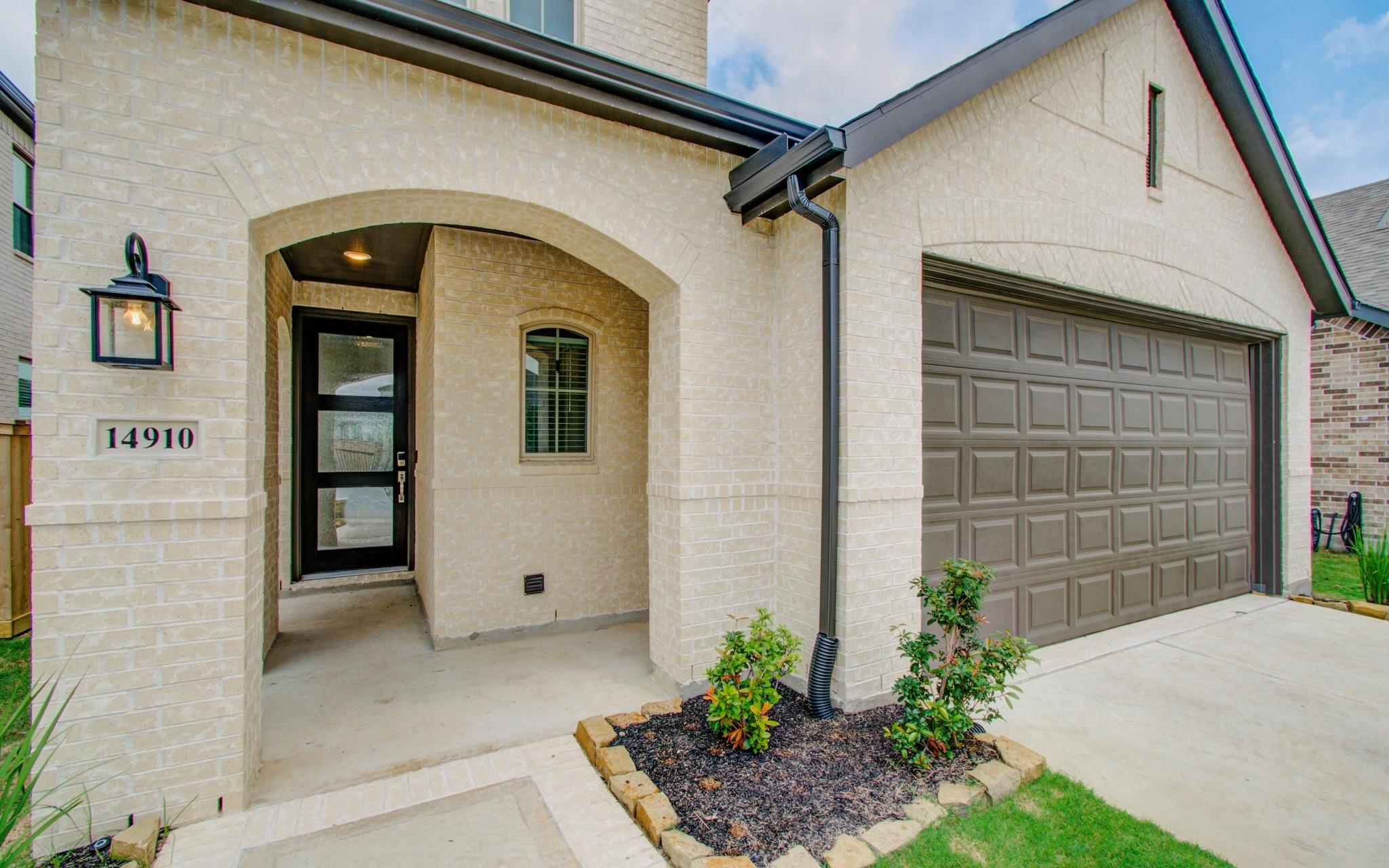 14910 Mossycup Spur Way