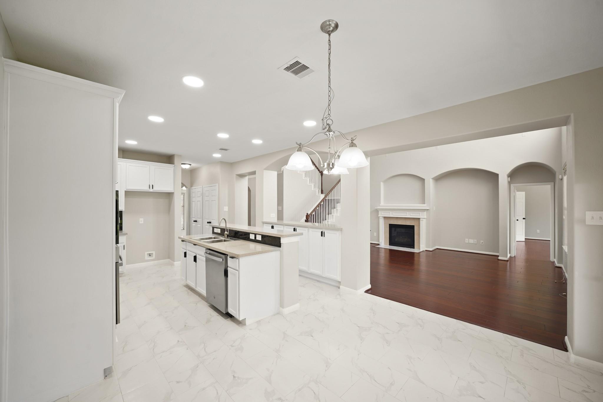 714 Coggins Point Way