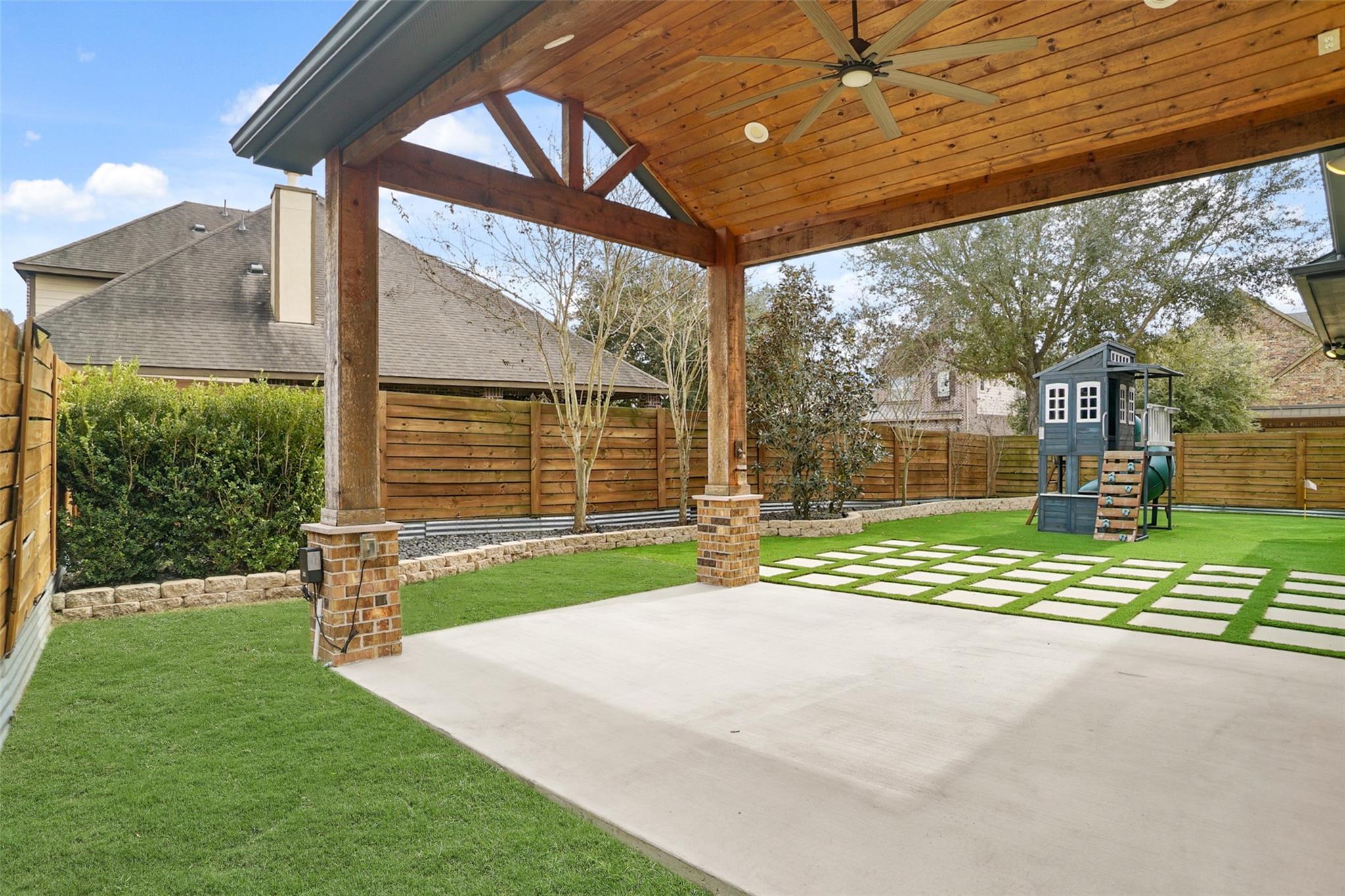 13735 Contour Ct