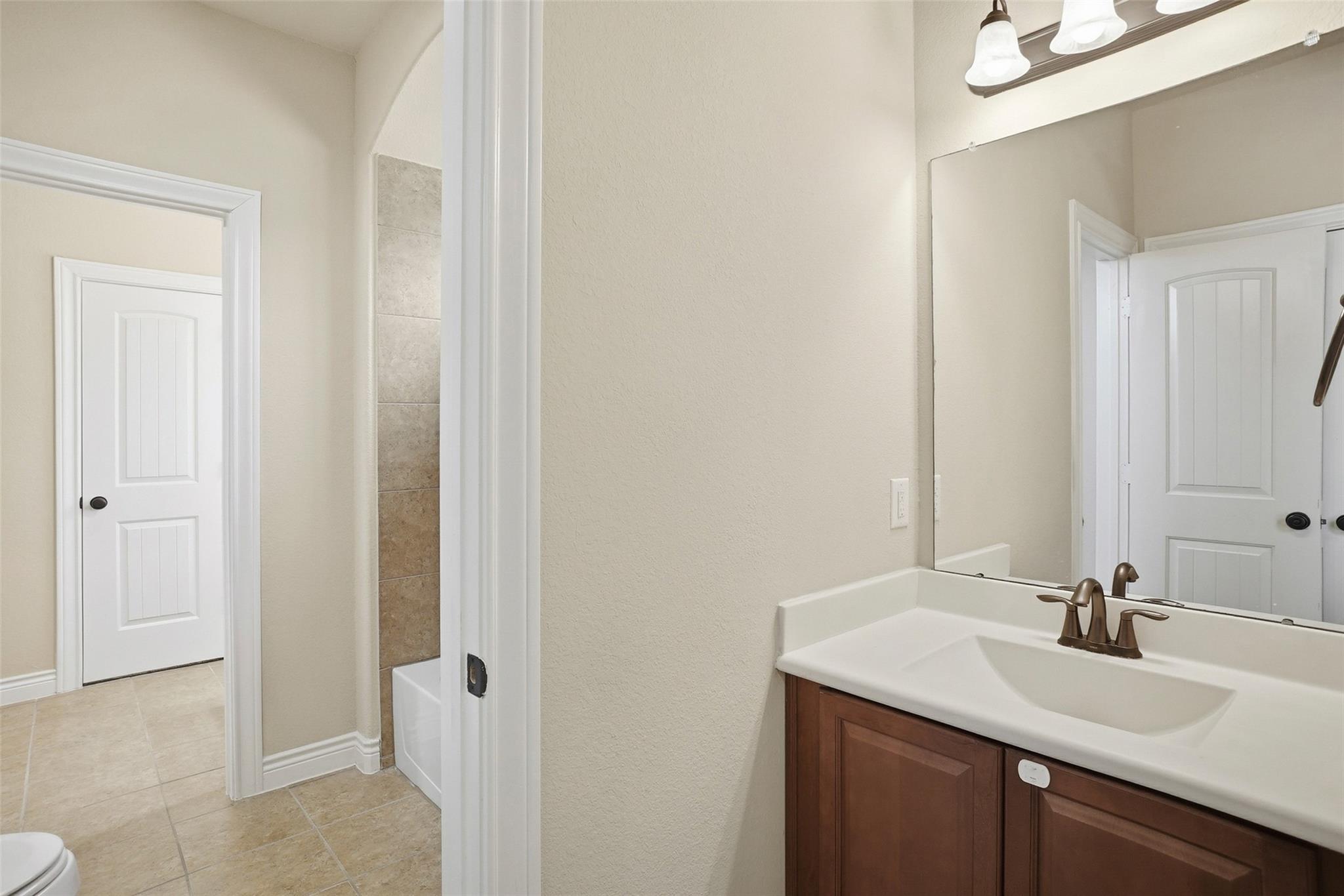 13735 Contour Ct