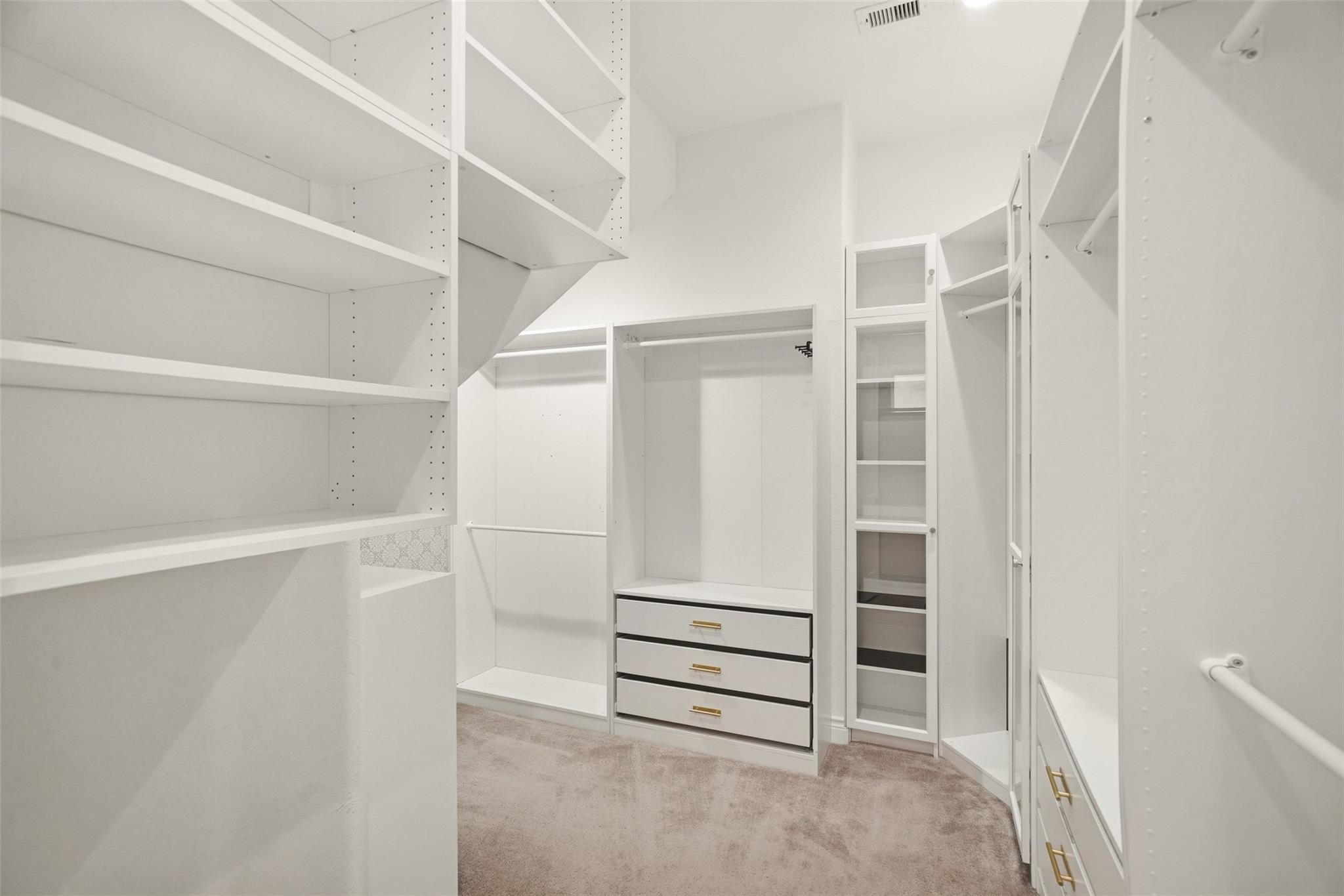 13735 Contour Ct