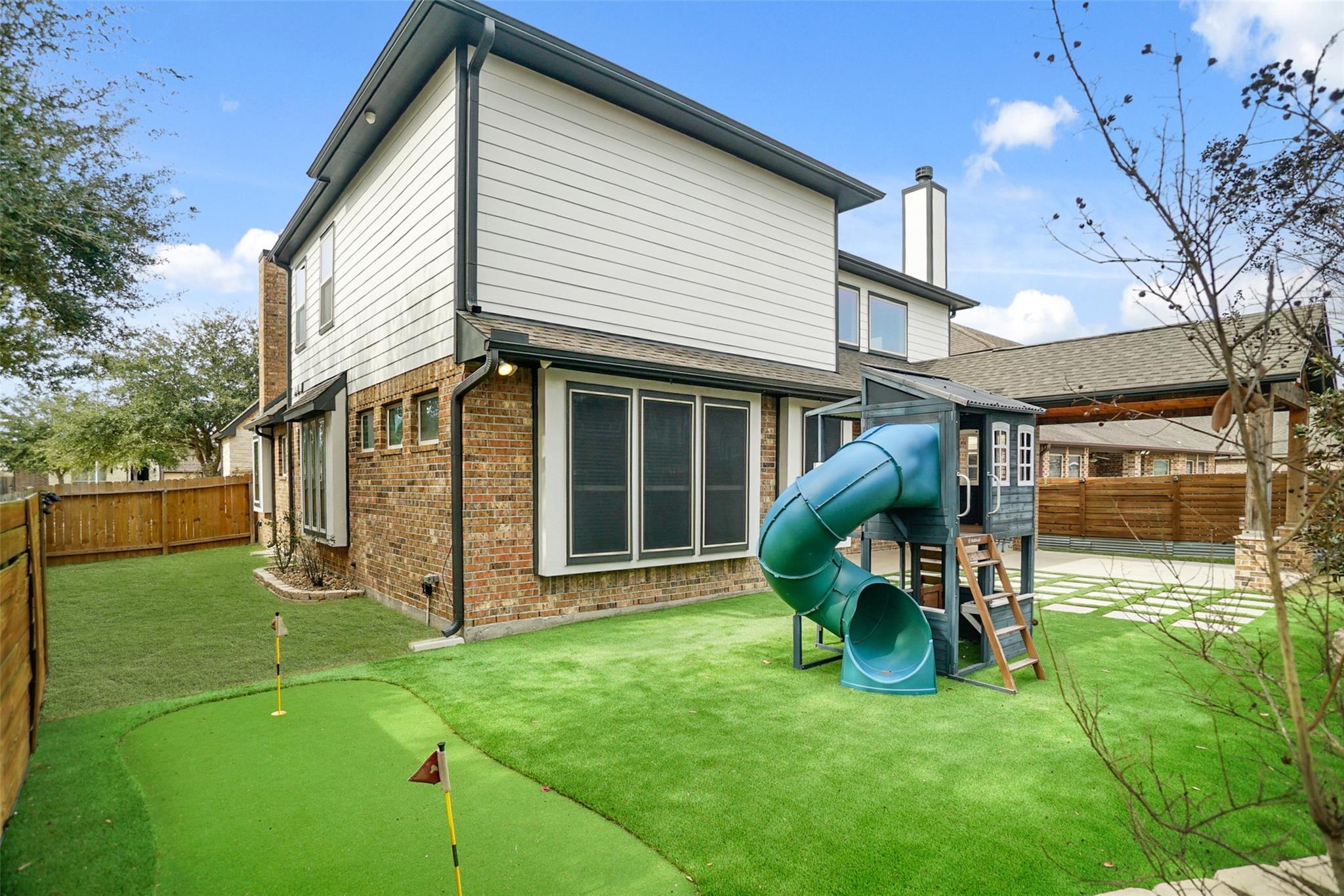 13735 Contour Ct