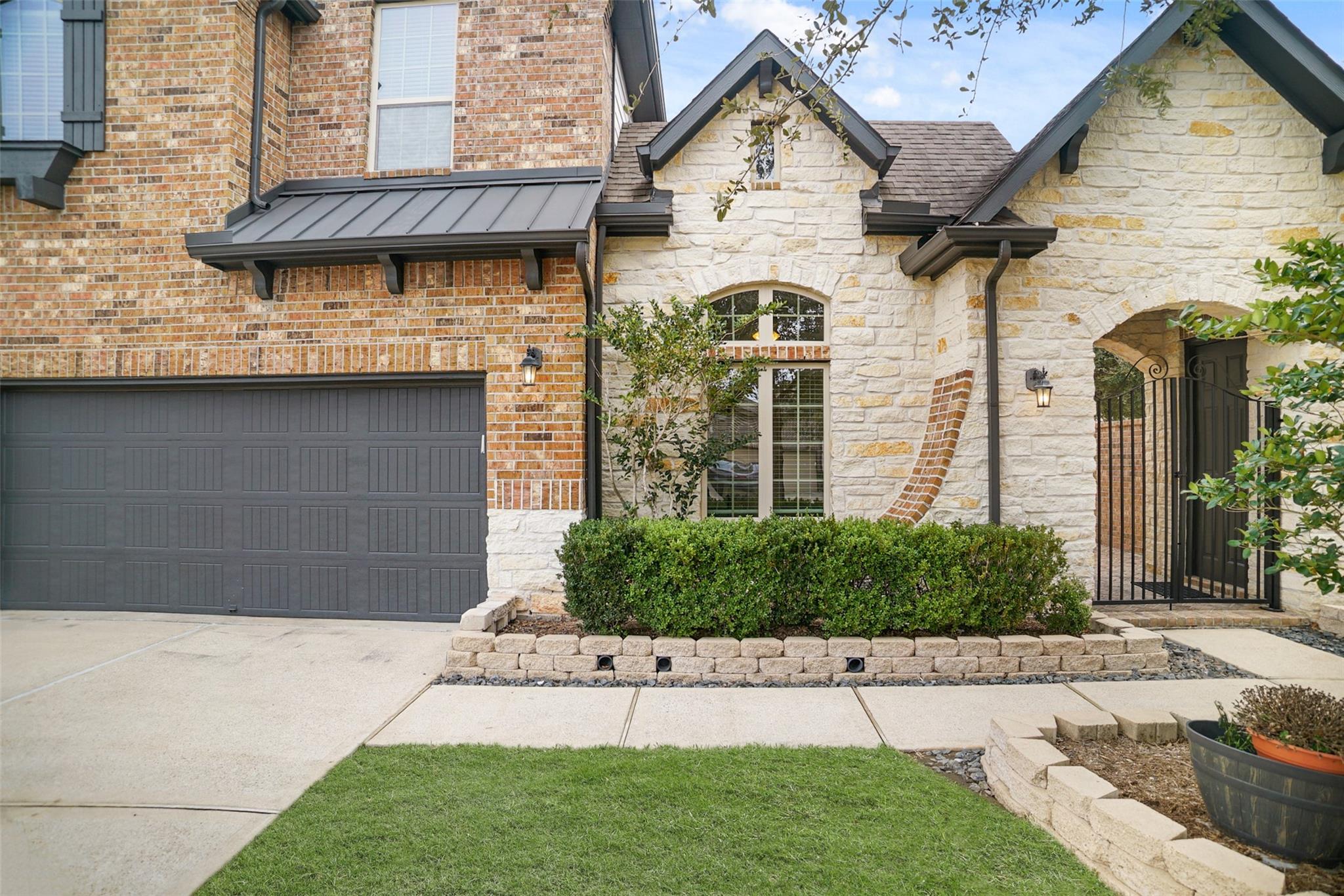 13735 Contour Ct