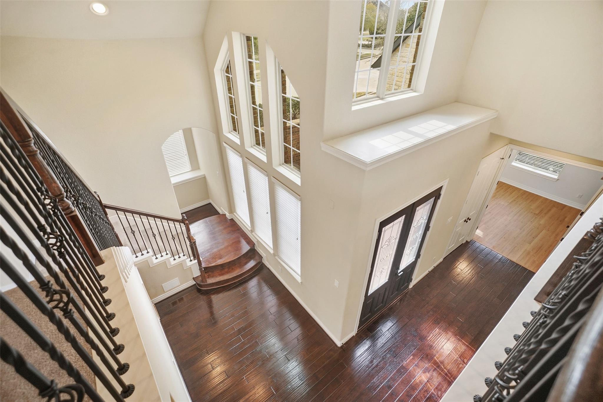 13735 Contour Ct