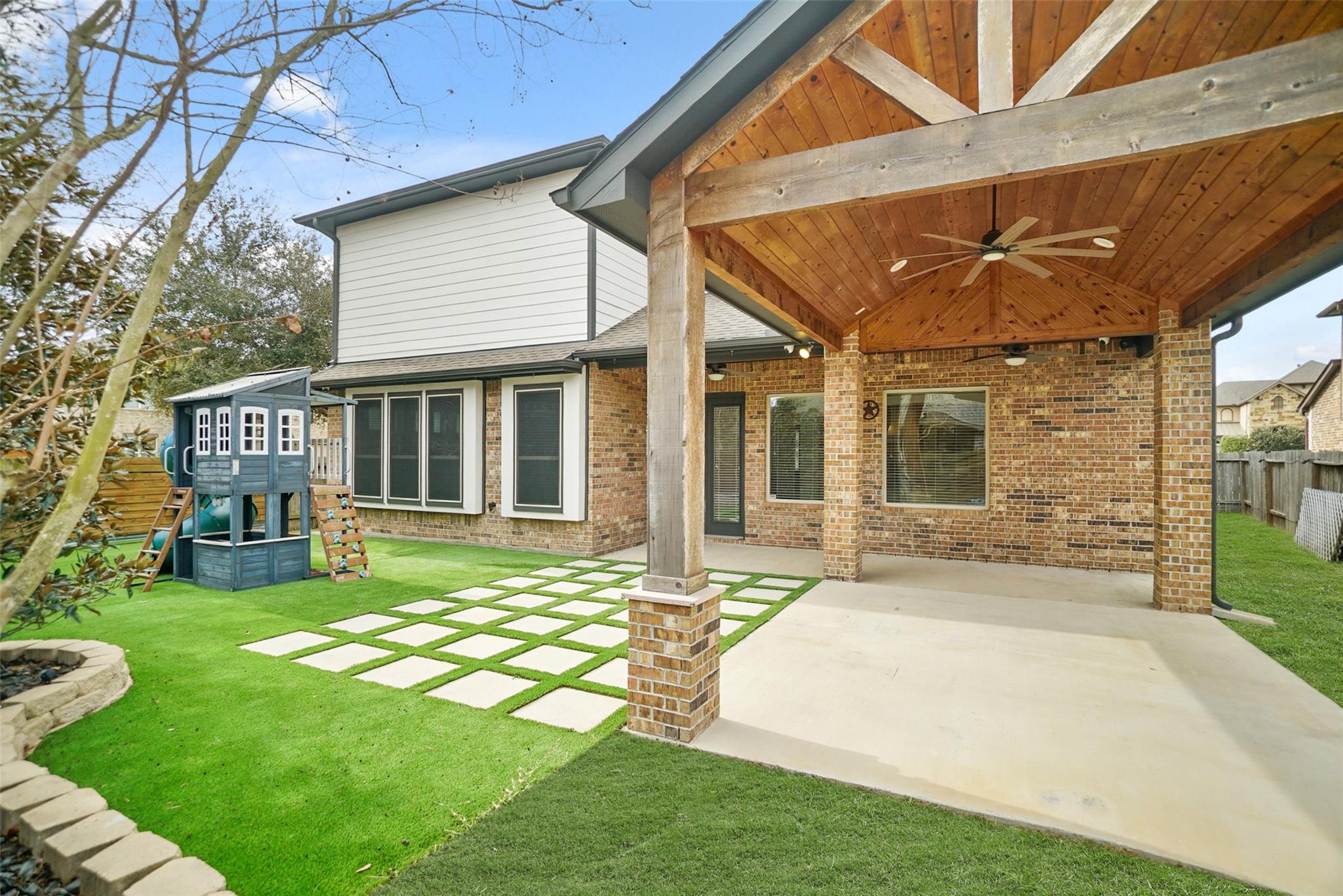 13735 Contour Ct