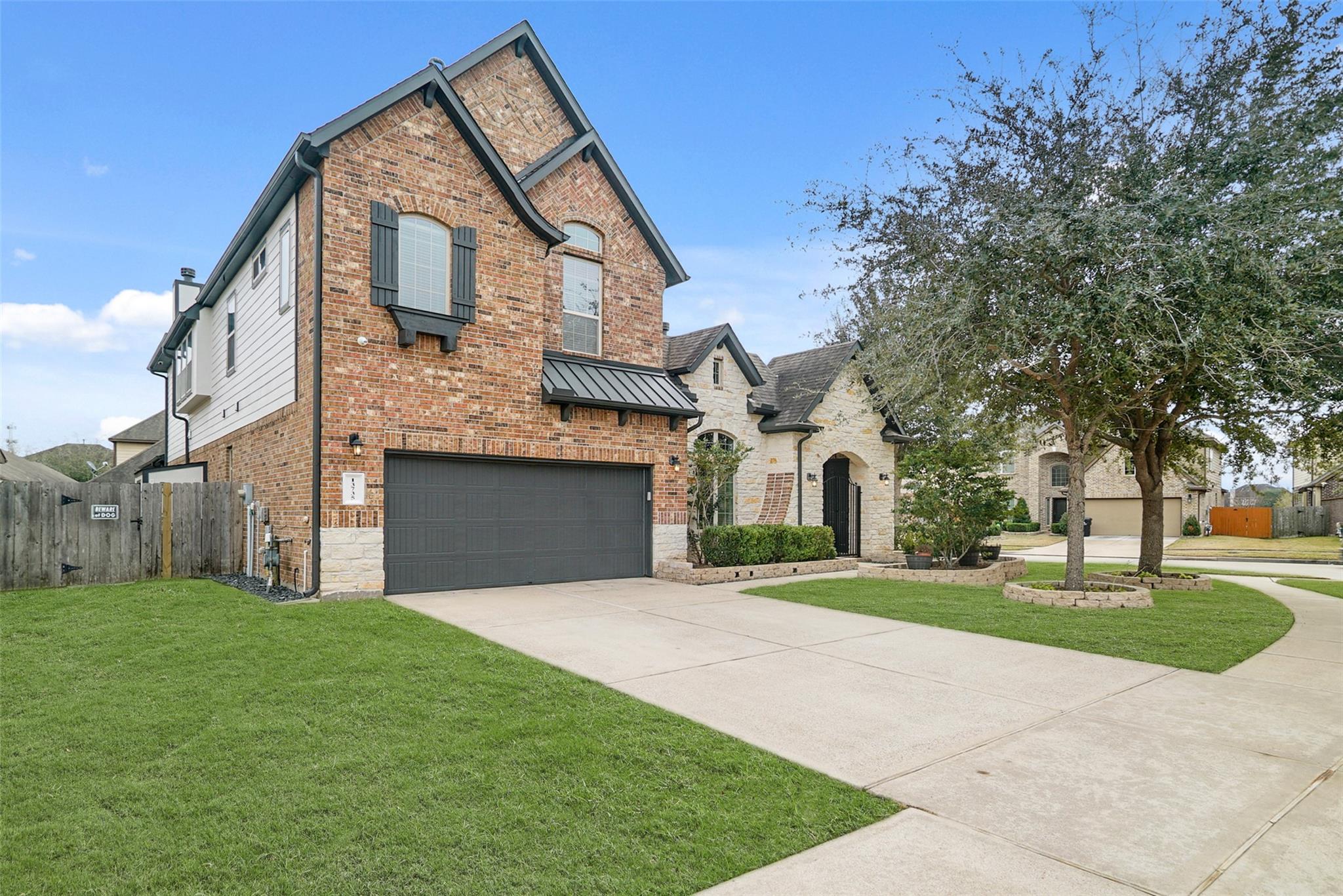 13735 Contour Ct
