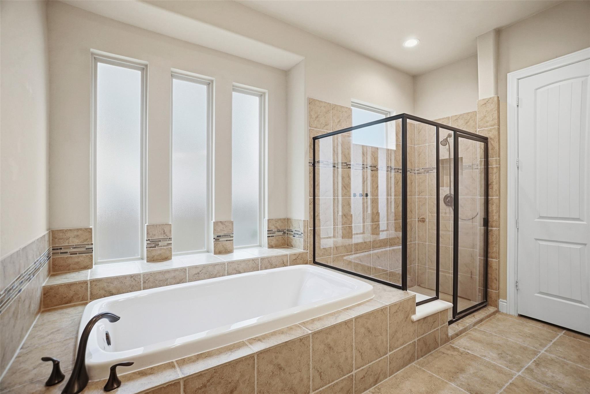 13735 Contour Ct