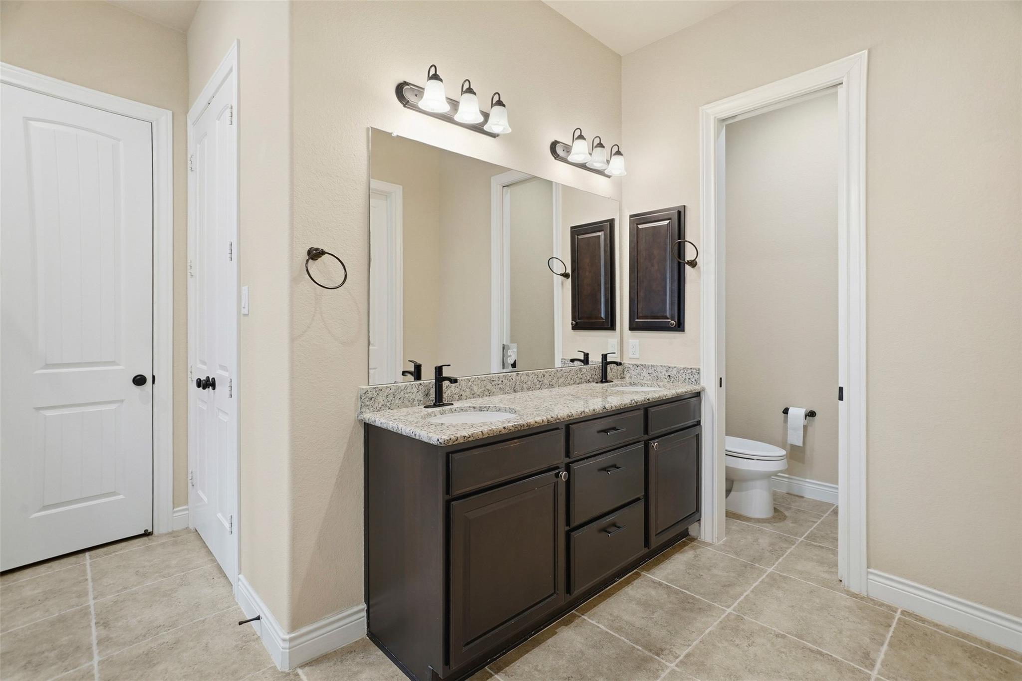 13735 Contour Ct