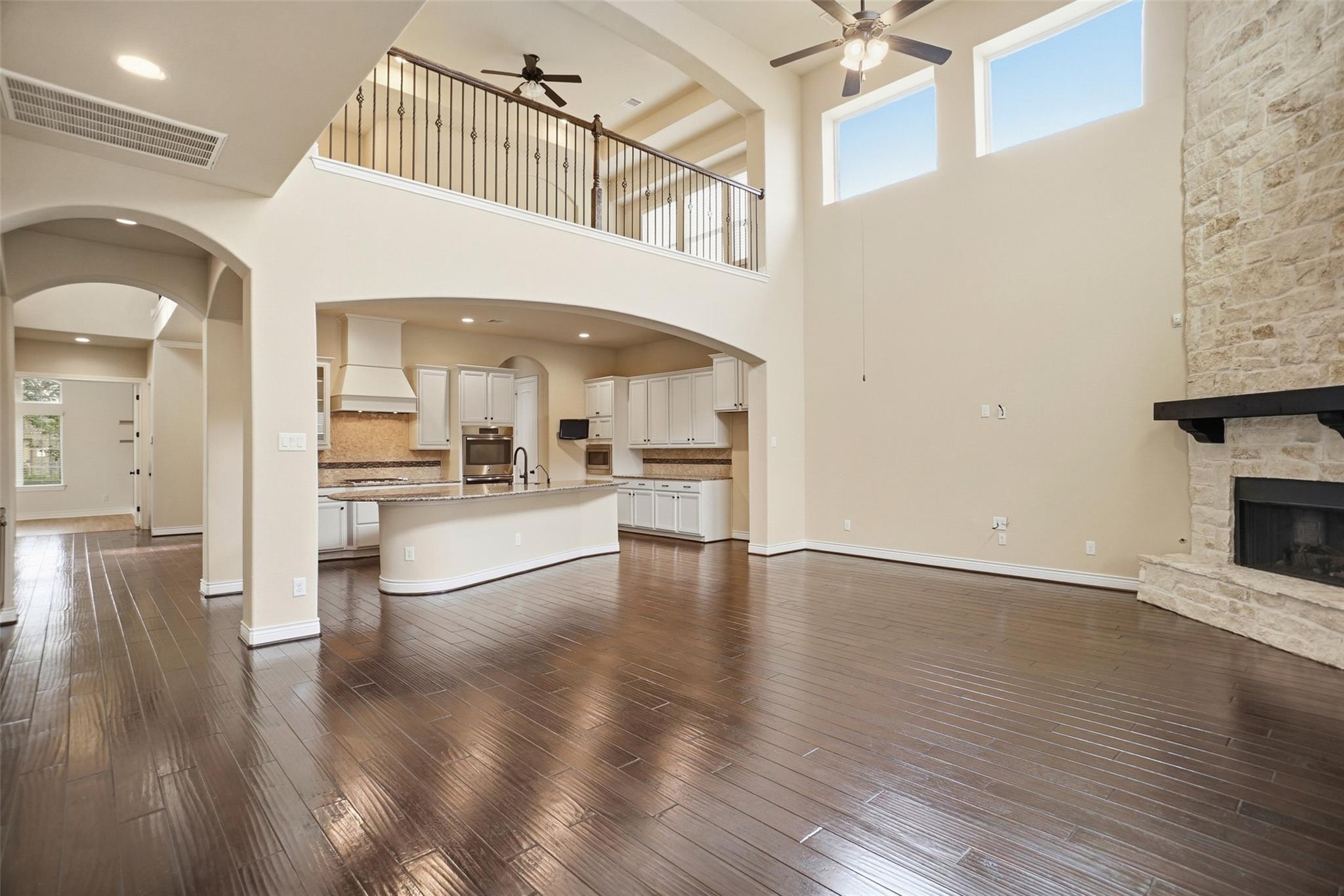 13735 Contour Ct