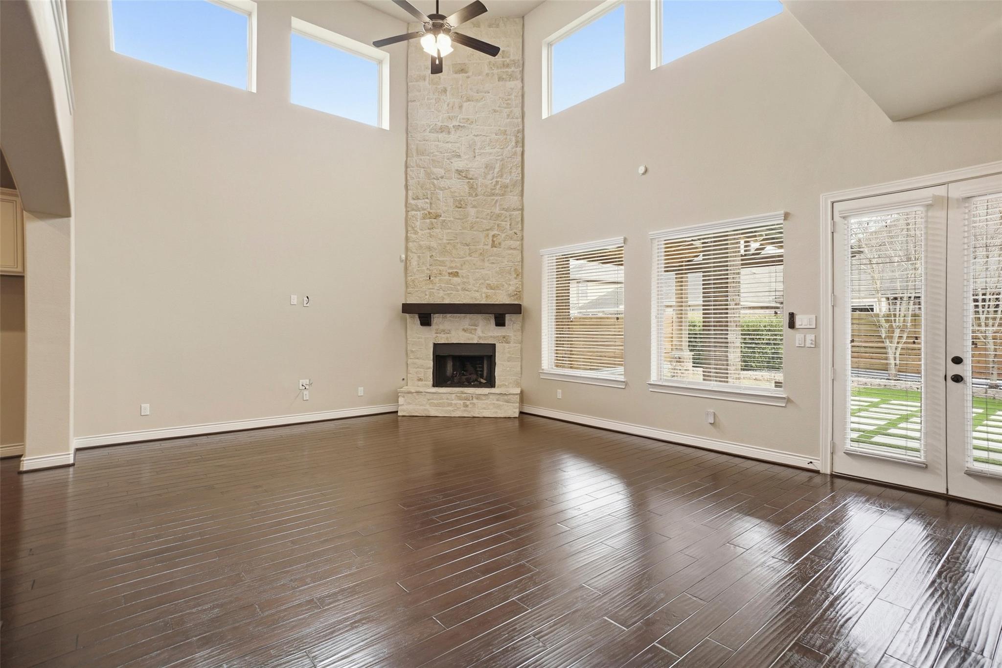 13735 Contour Ct