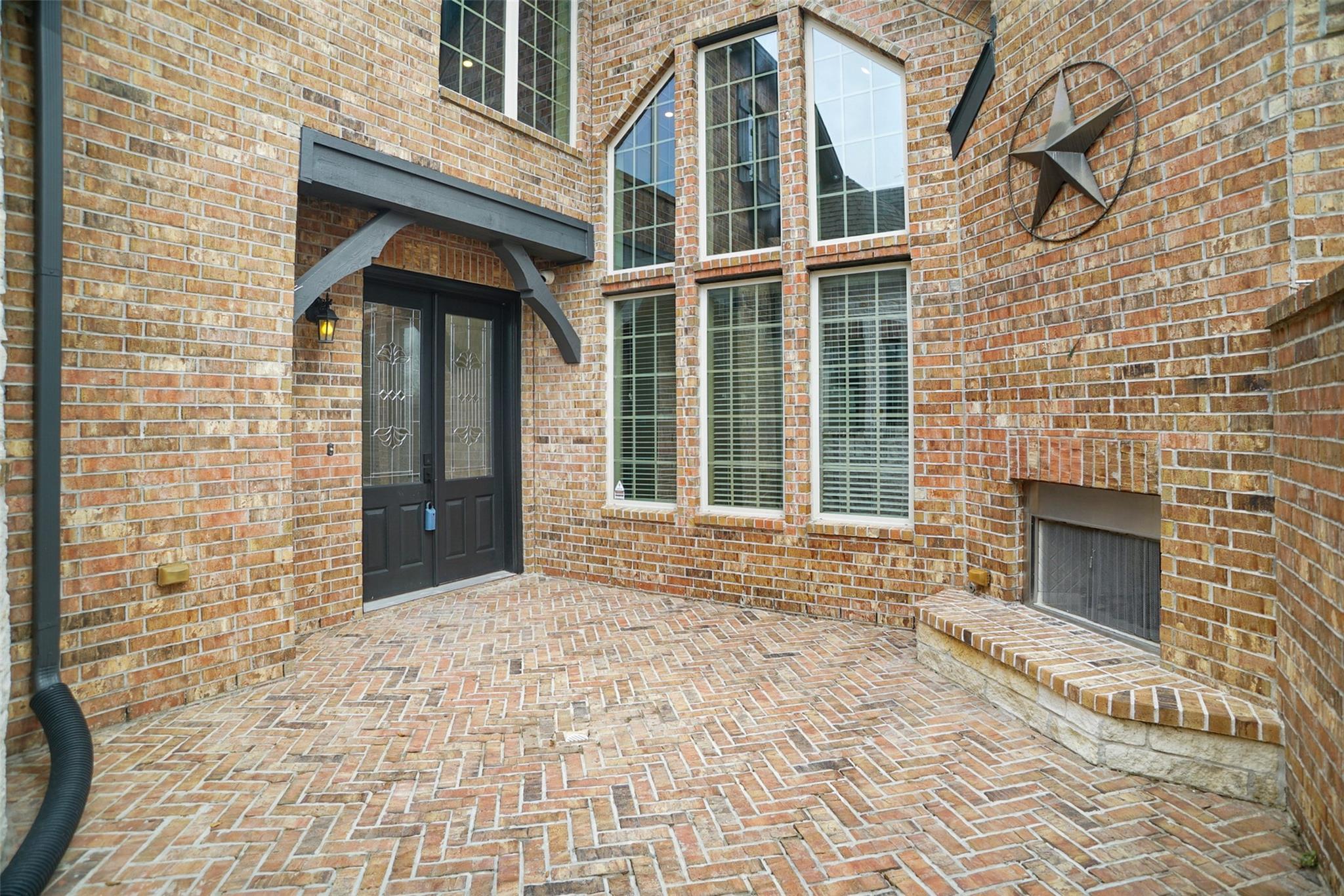 13735 Contour Ct