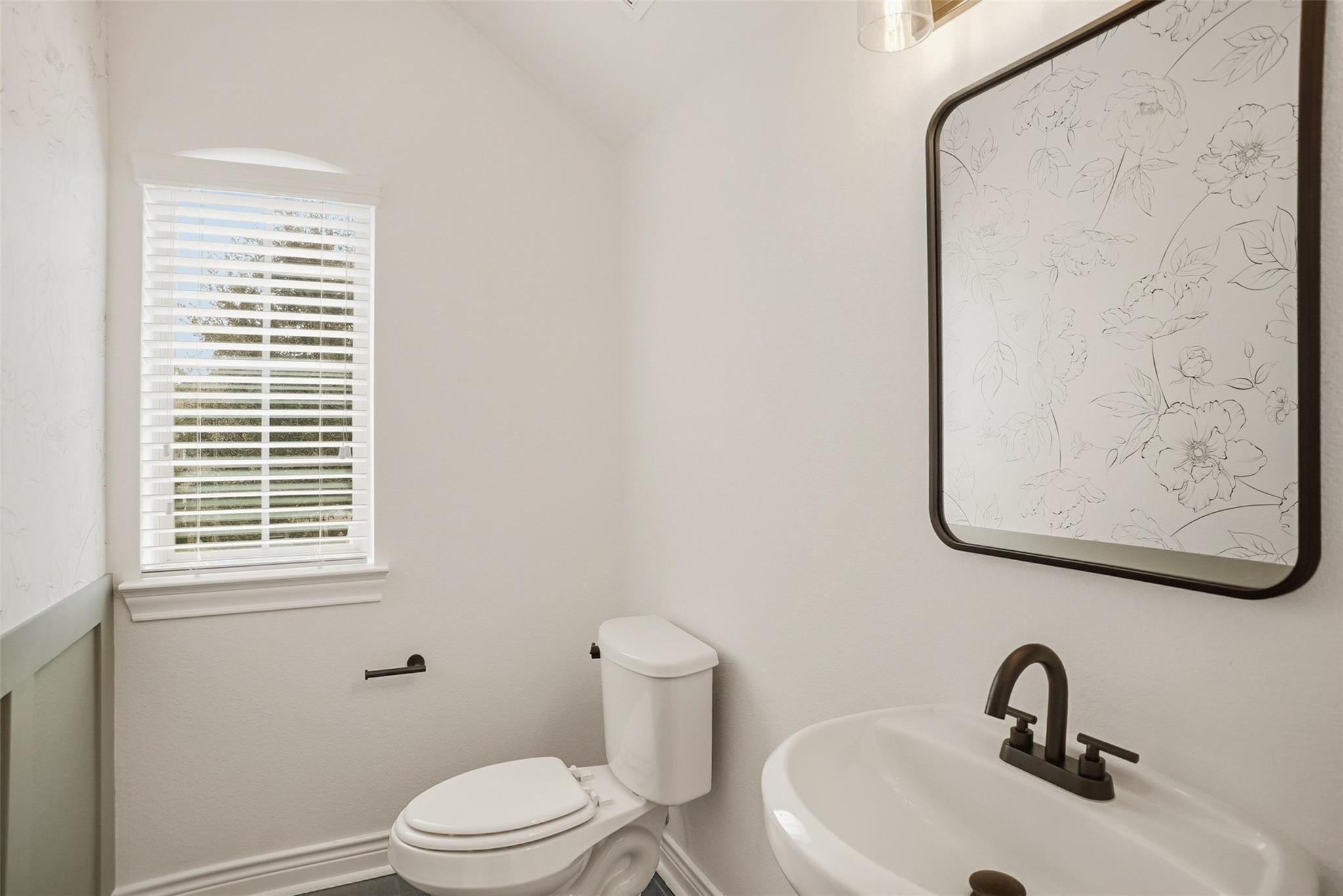 13735 Contour Ct