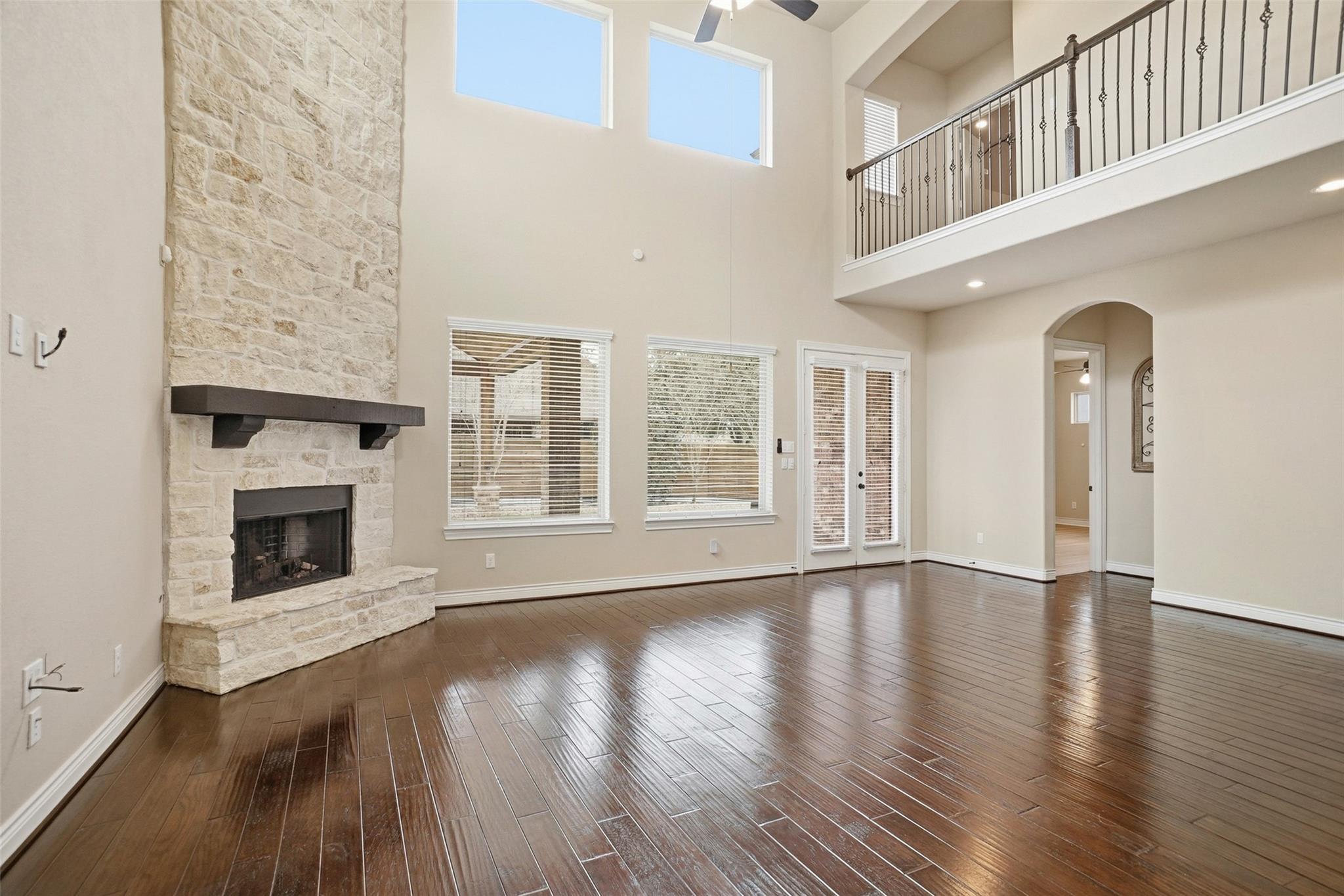 13735 Contour Ct