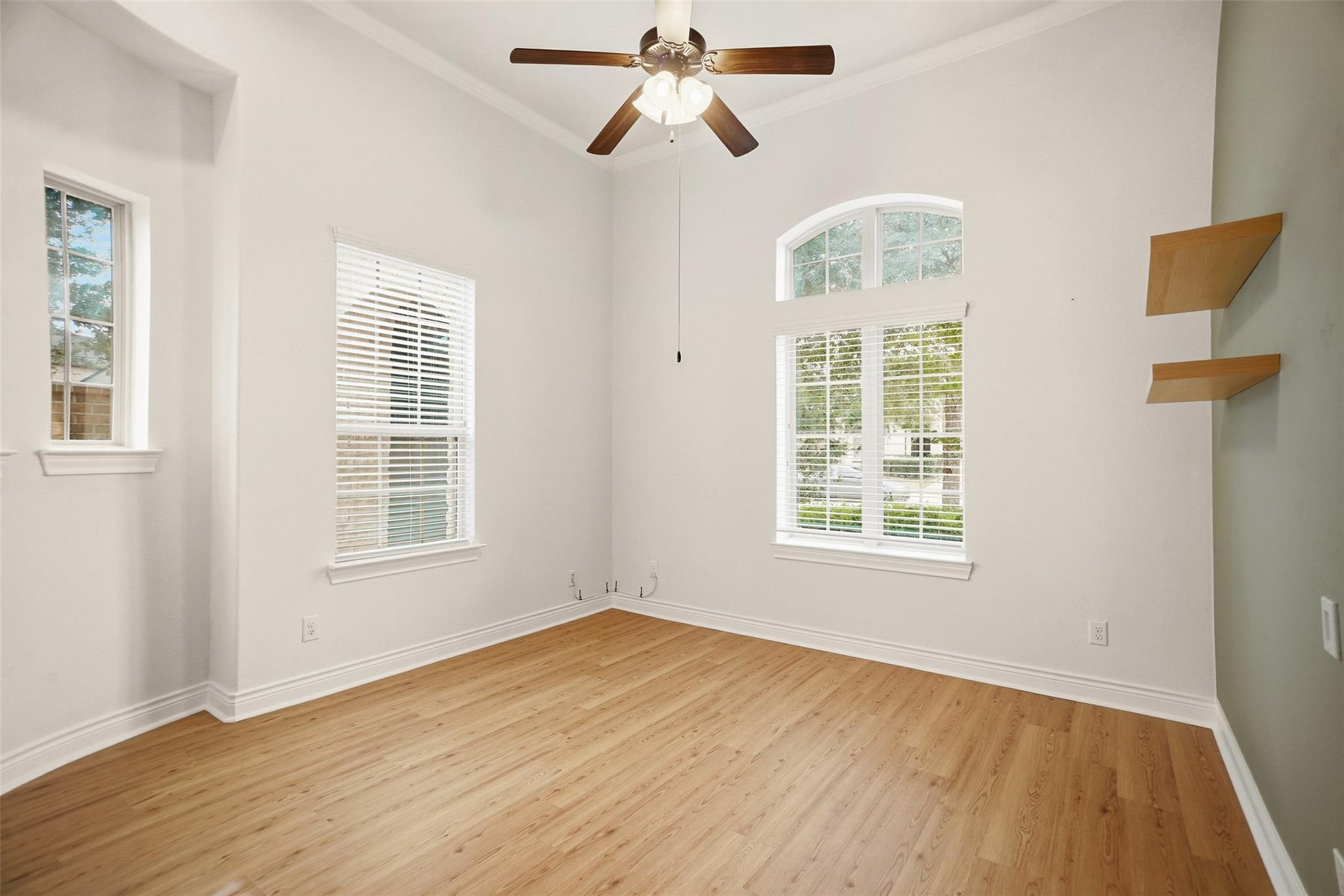 13735 Contour Ct