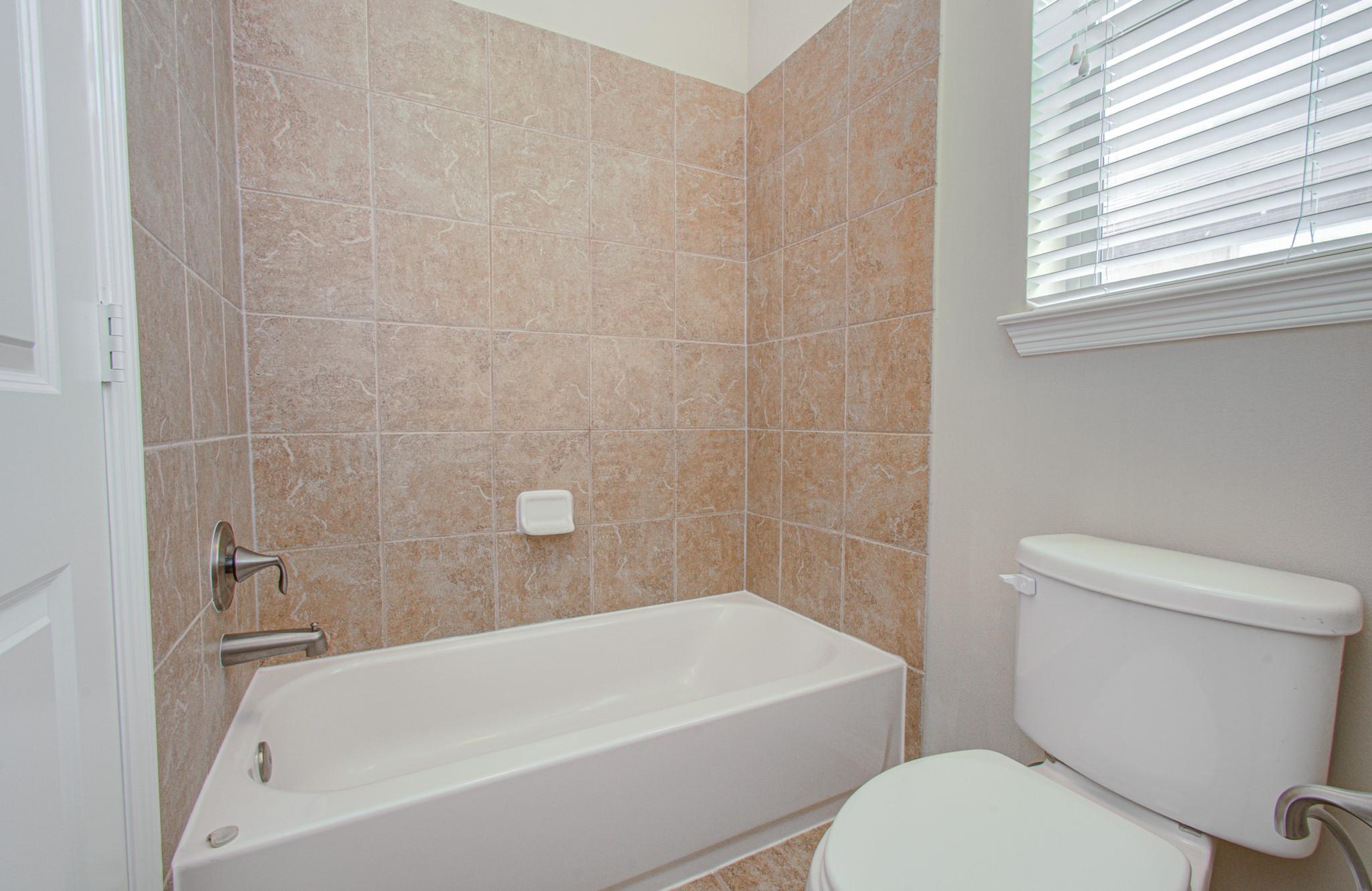 5711 Avon Landing Lane