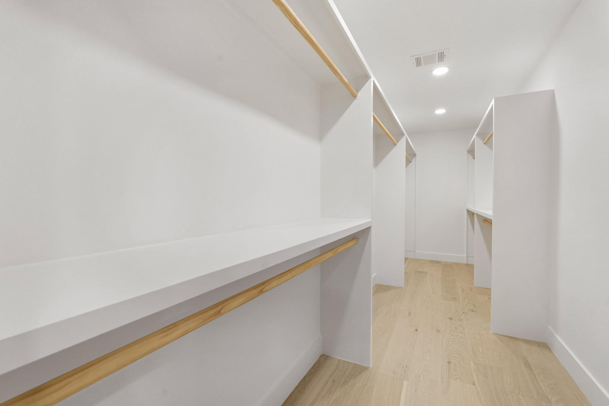 4407 Knightsbridge Boulevard