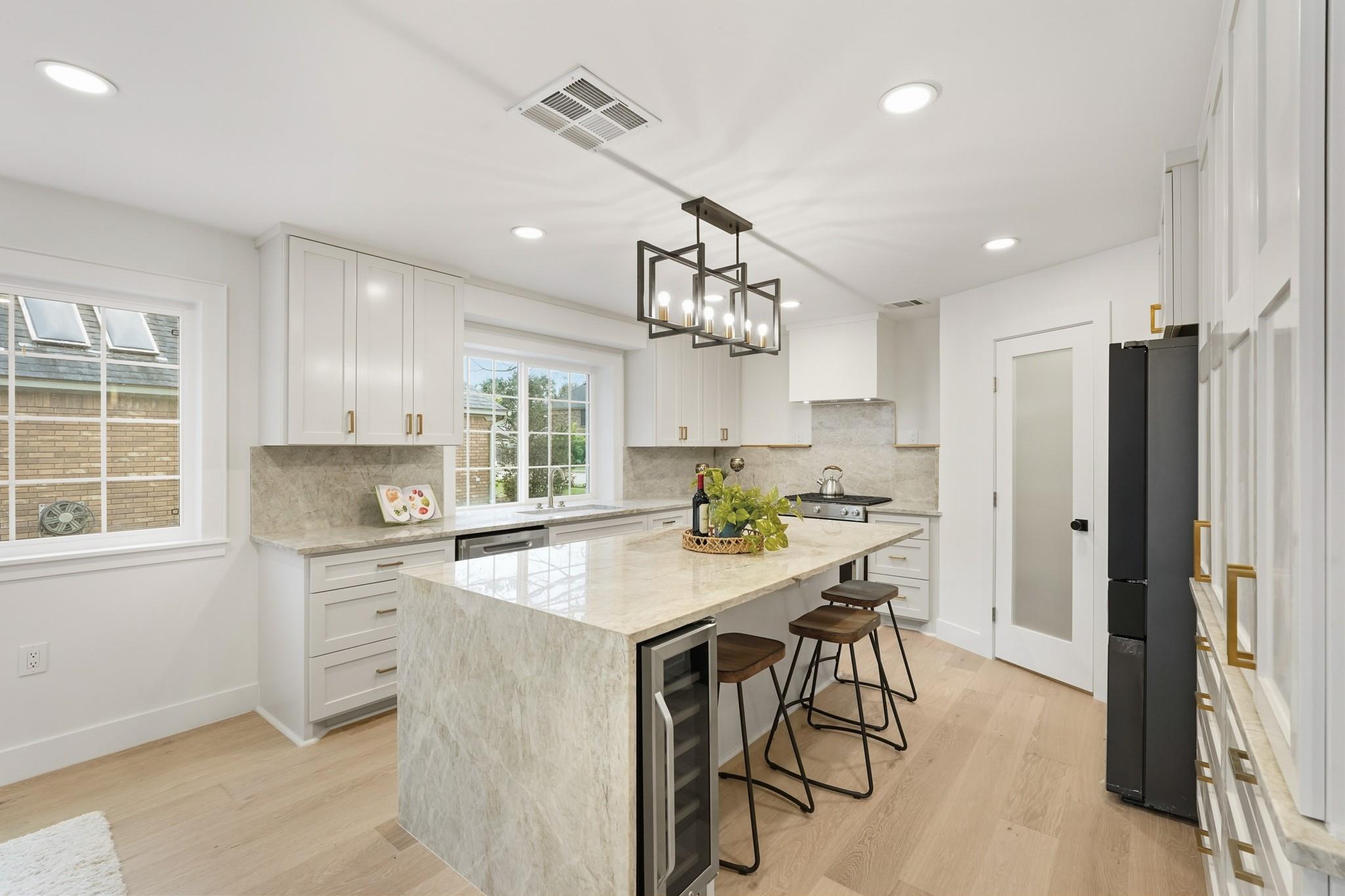 4407 Knightsbridge Boulevard