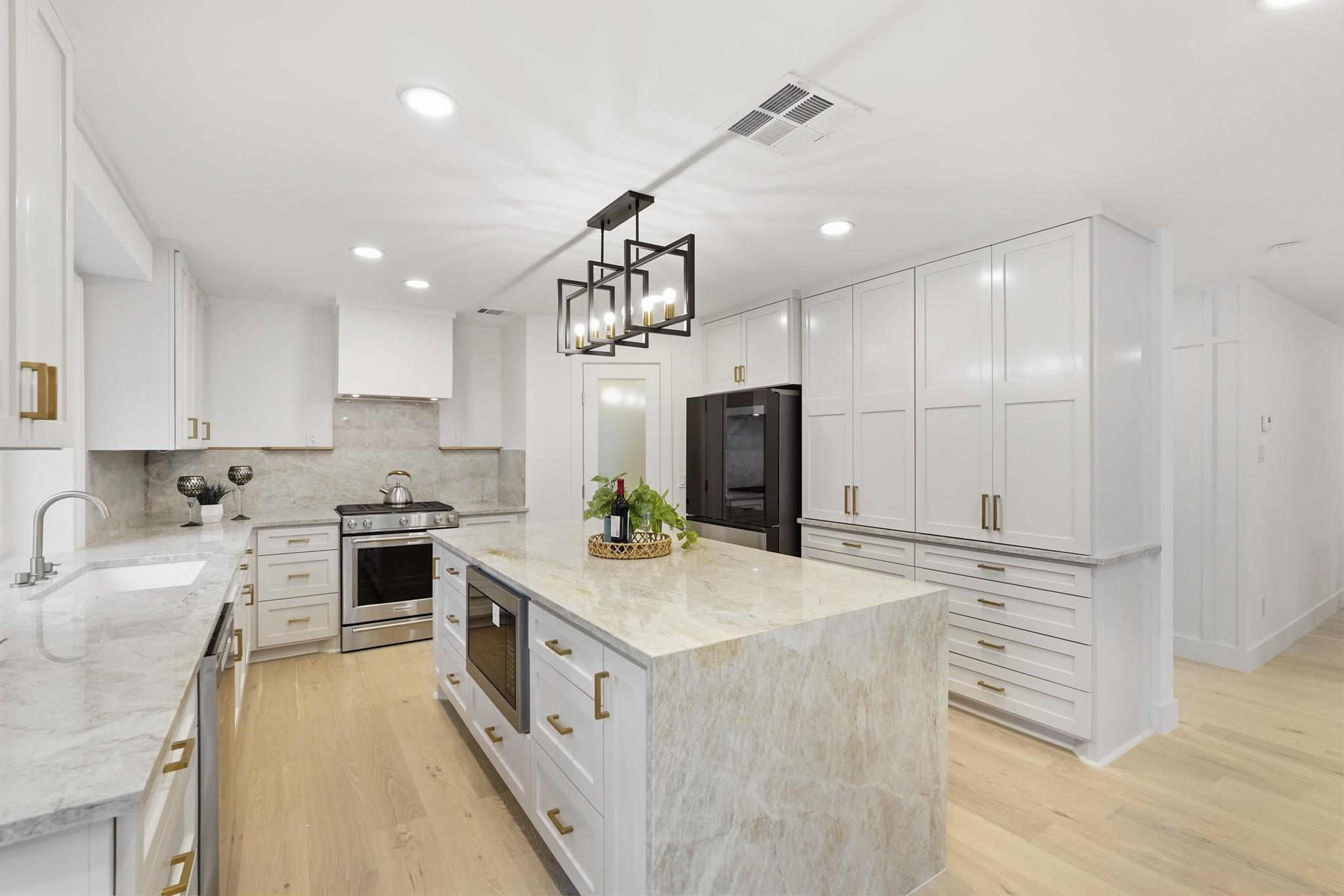 4407 Knightsbridge Boulevard