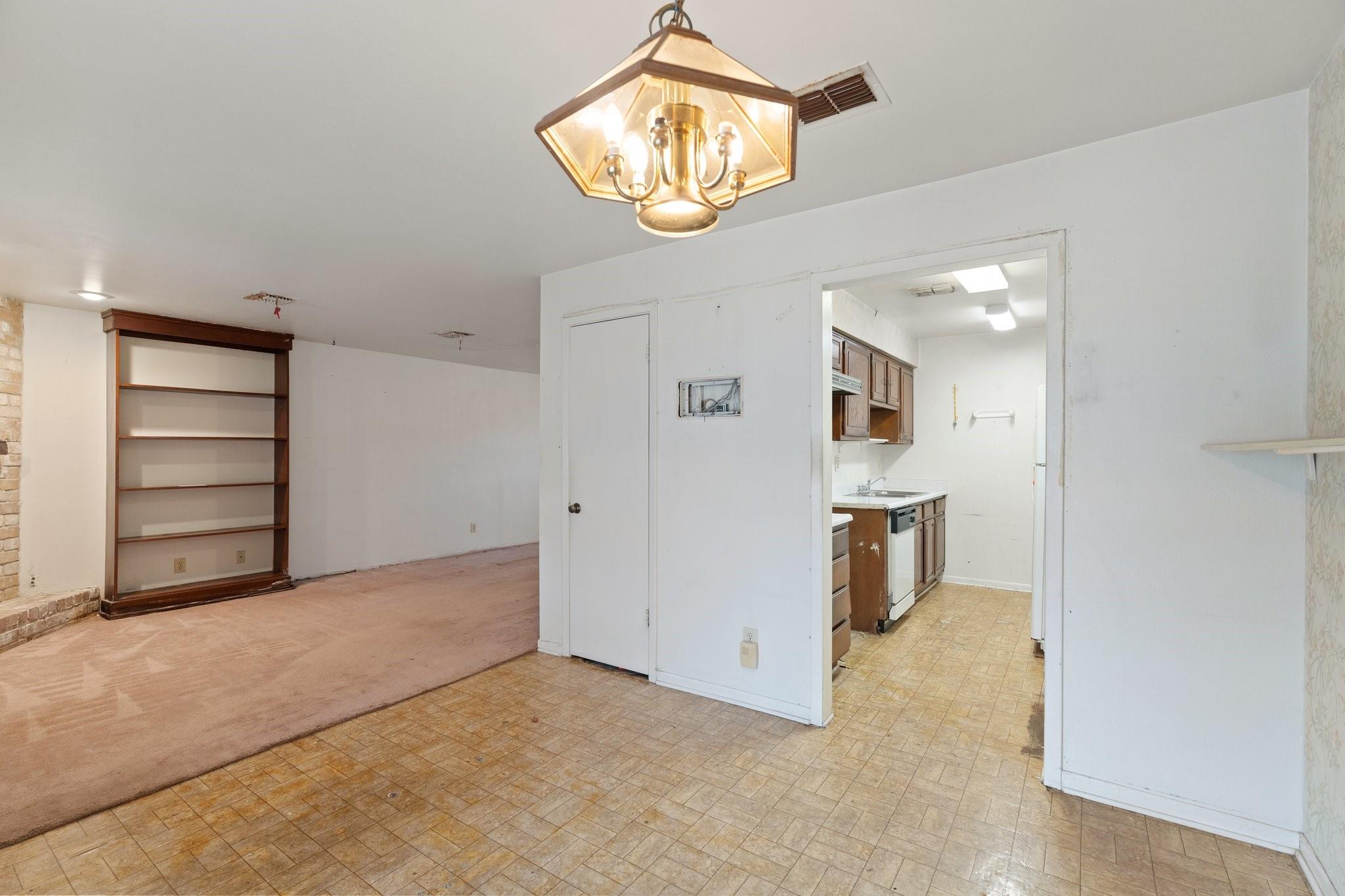 7931 Ellinger Lane