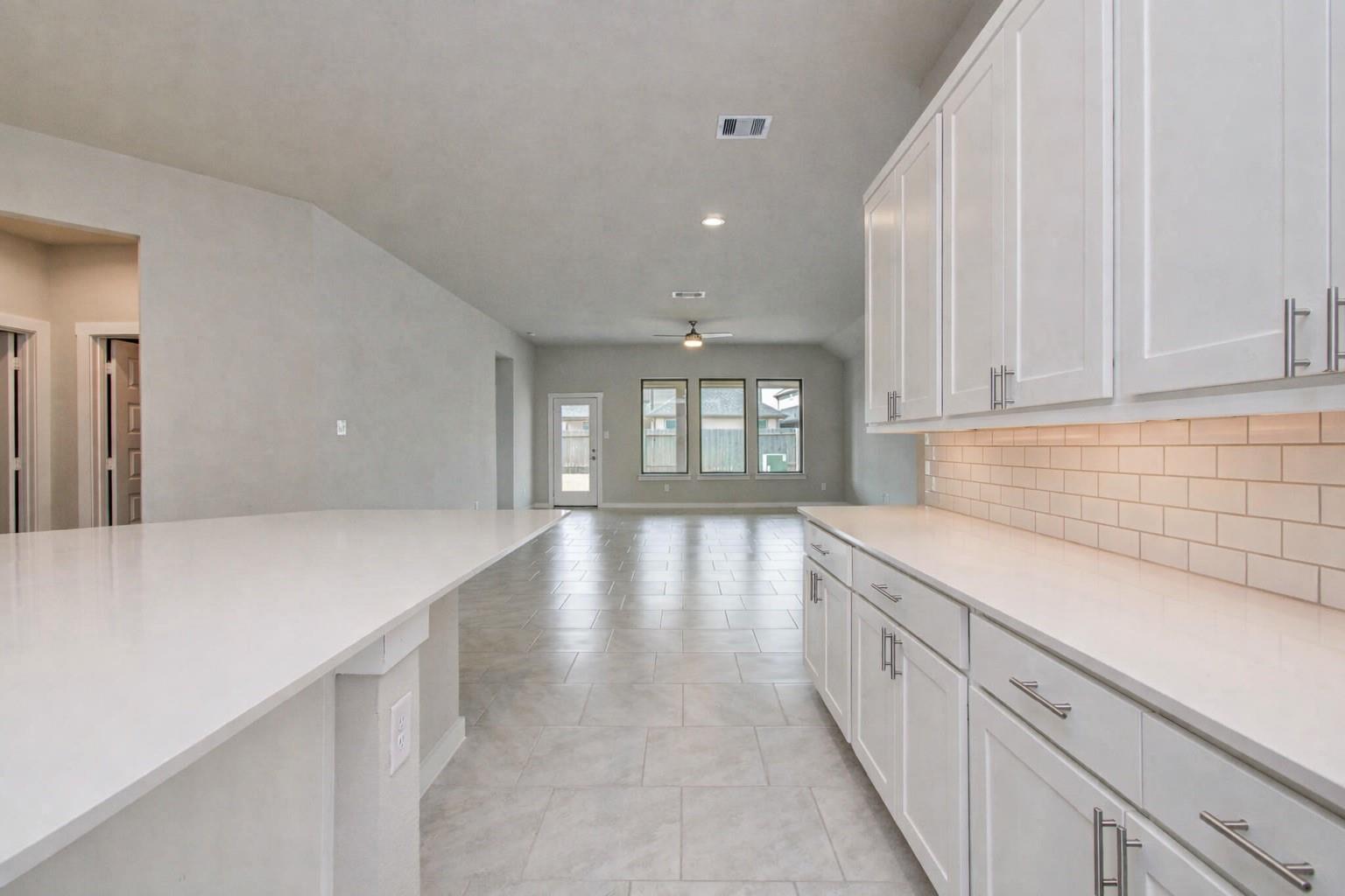 28511 Eli Eagle Street