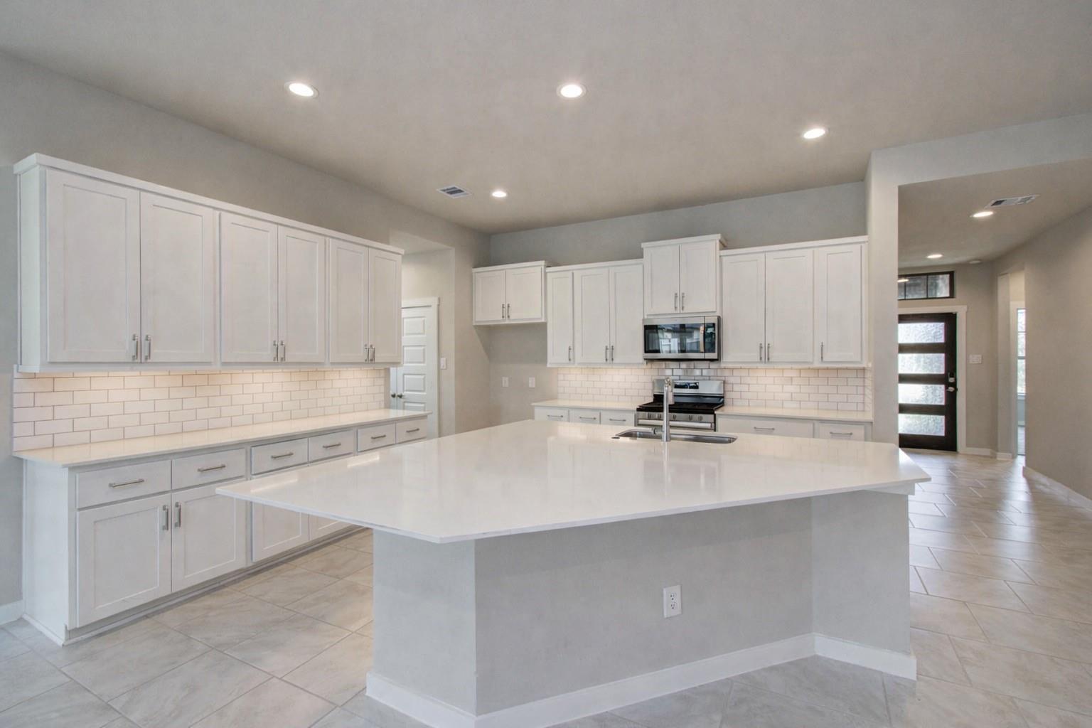 28511 Eli Eagle Street