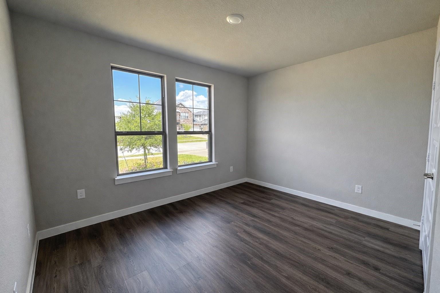 28511 Eli Eagle Street