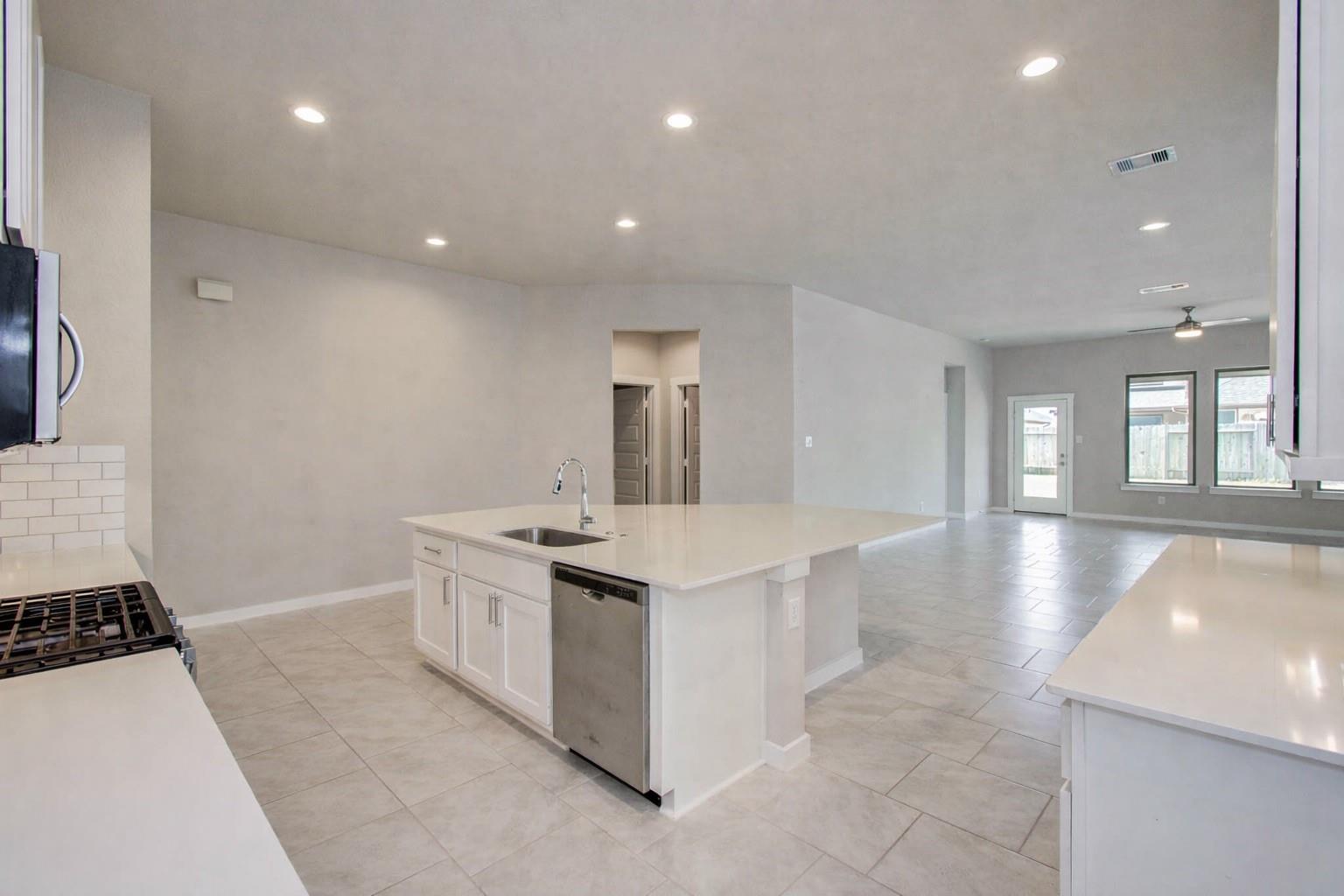 28511 Eli Eagle Street