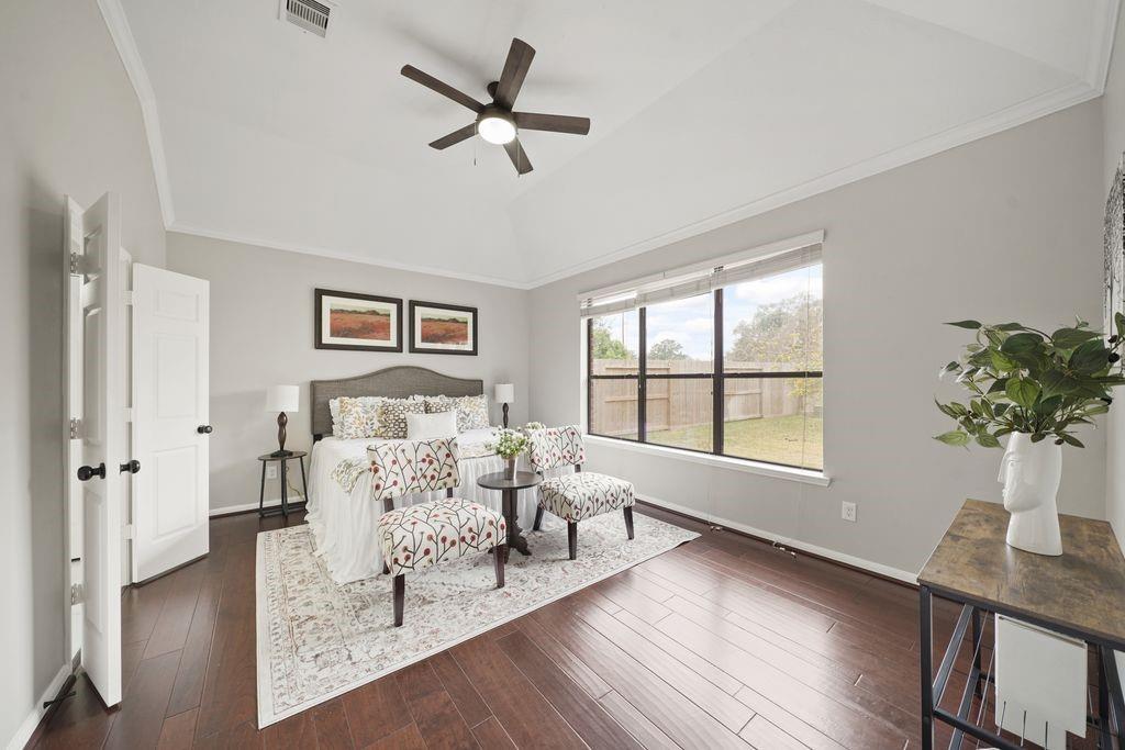 714 Coggins Point Way