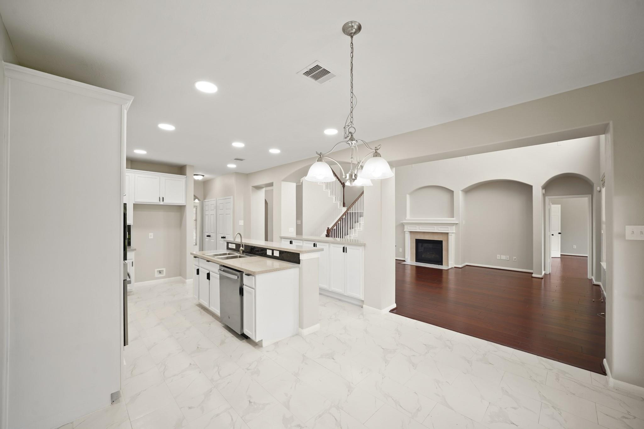 714 Coggins Point Way