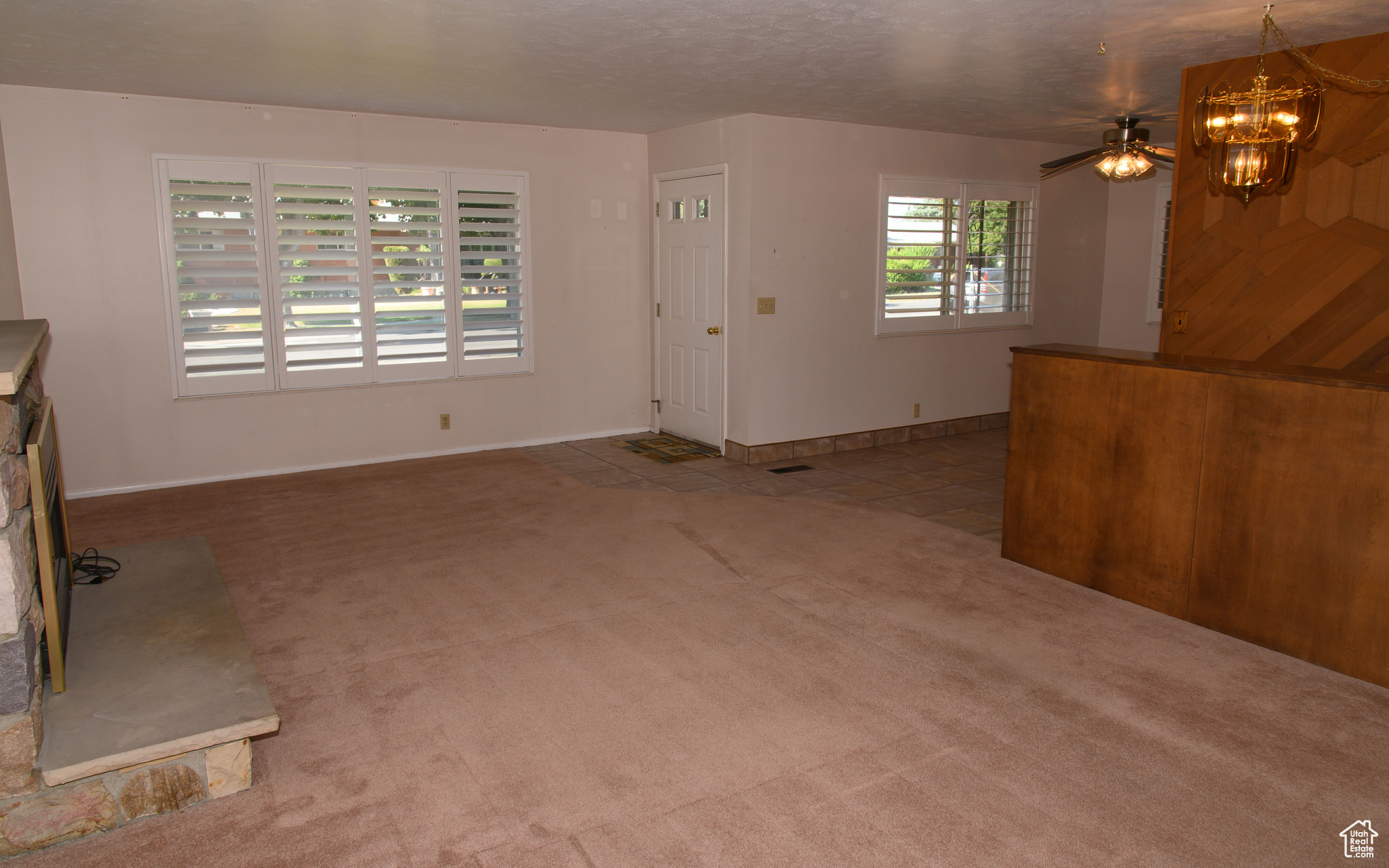 162 E TWIN PEAKS ST